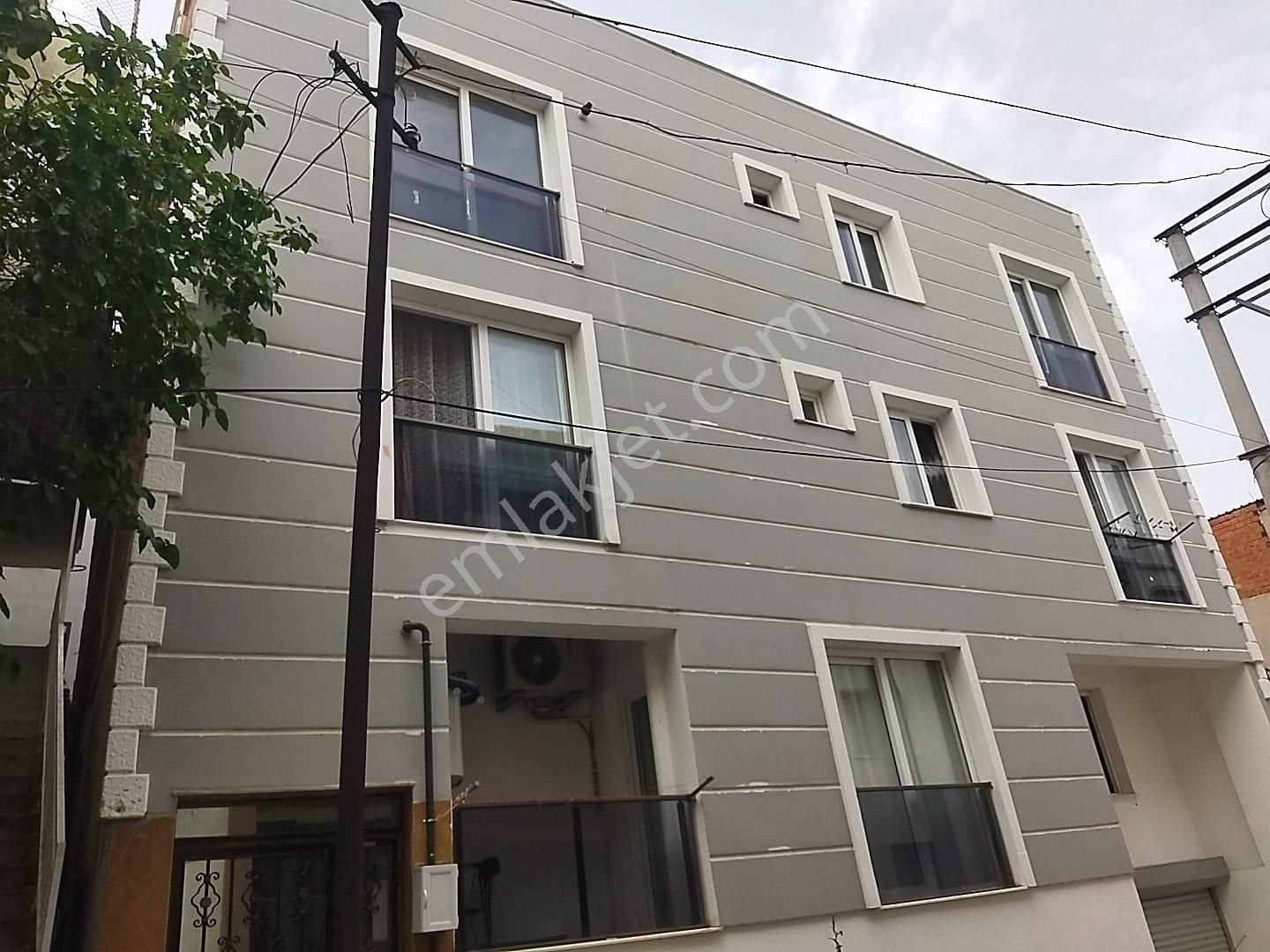 Bayraklı Gümüşpala Emek Mahallesinde Satılık 2+1 Daire