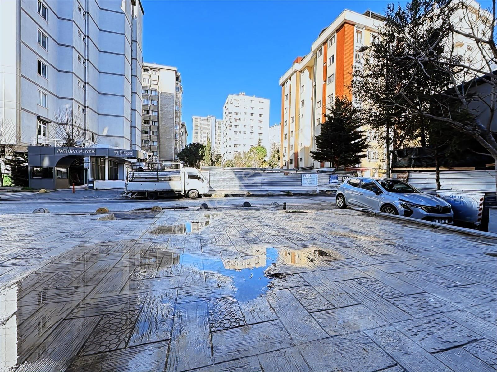 Erenköy De Minibüse 3. Bina Da 30m2 Ön Kullanımı Olan 95m2 Net - Görsel 2