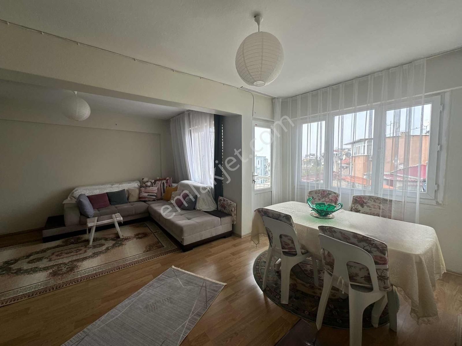 Üçyol Metroya Yürüme Mesafesinde Satılık 3+1 Bakımlı Daire - Görsel 5