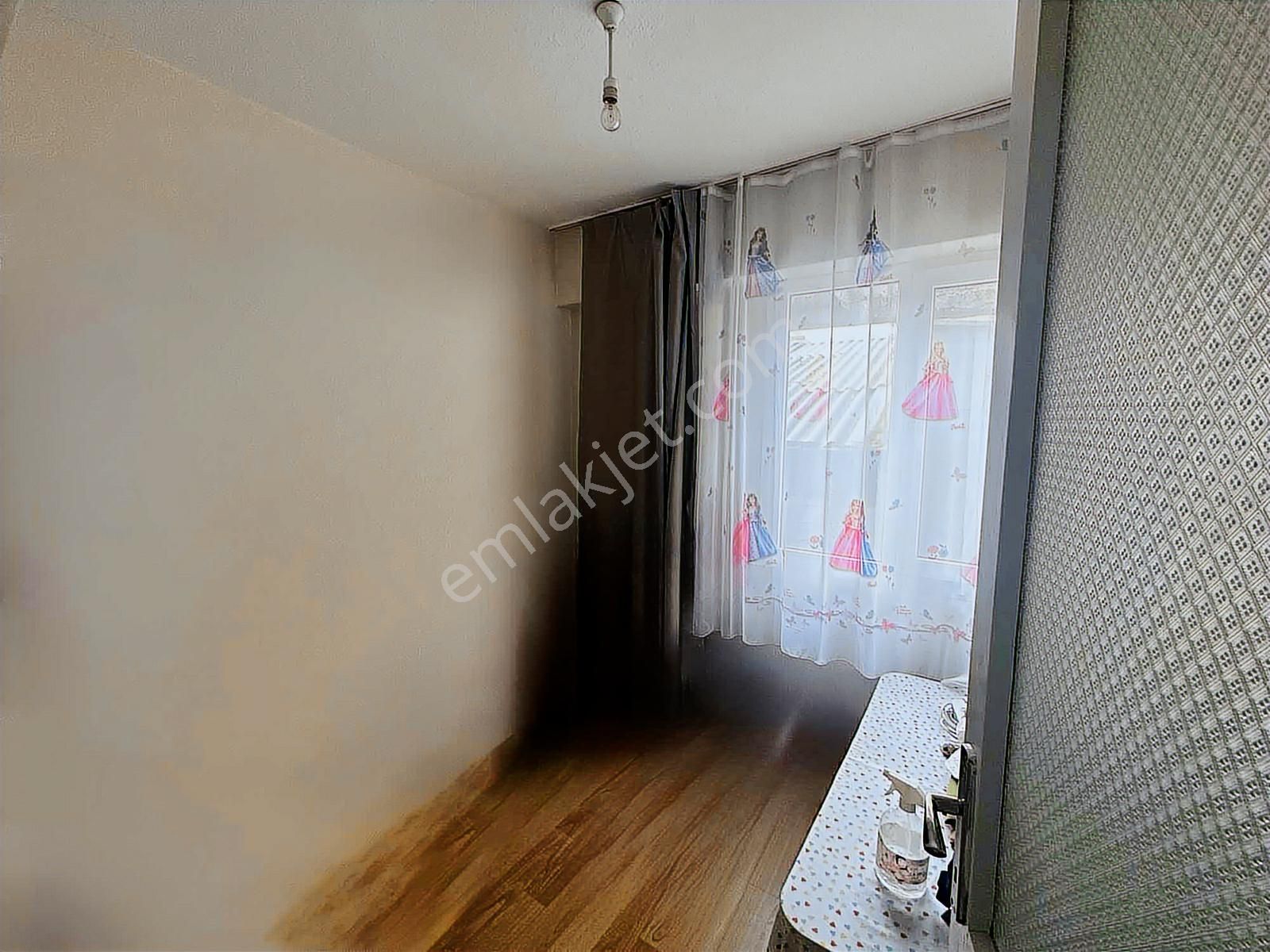 Üçyol Metroya Yürüme Mesafesinde Satılık 3+1 Bakımlı Daire - Görsel 4