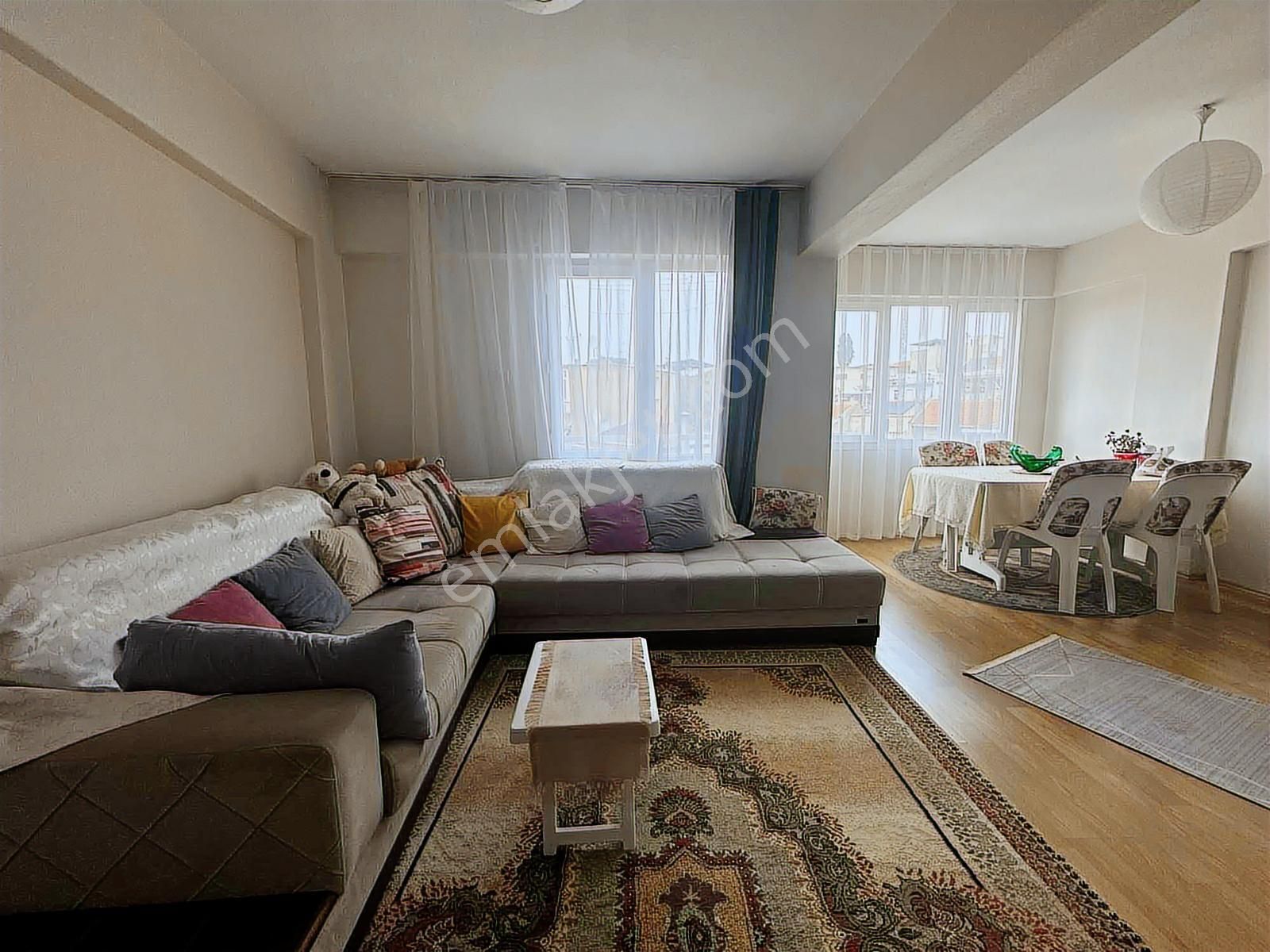 Üçyol Metroya Yürüme Mesafesinde Satılık 3+1 Bakımlı Daire