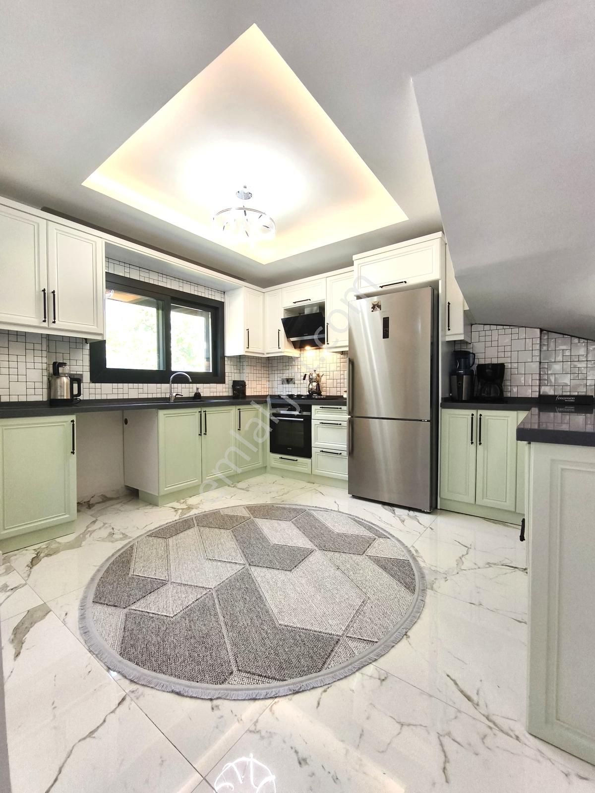 Mordoğan Merkez'de Emsalsiz Lokasyonda Tam Müstakil Lüks Villa - Görsel 22