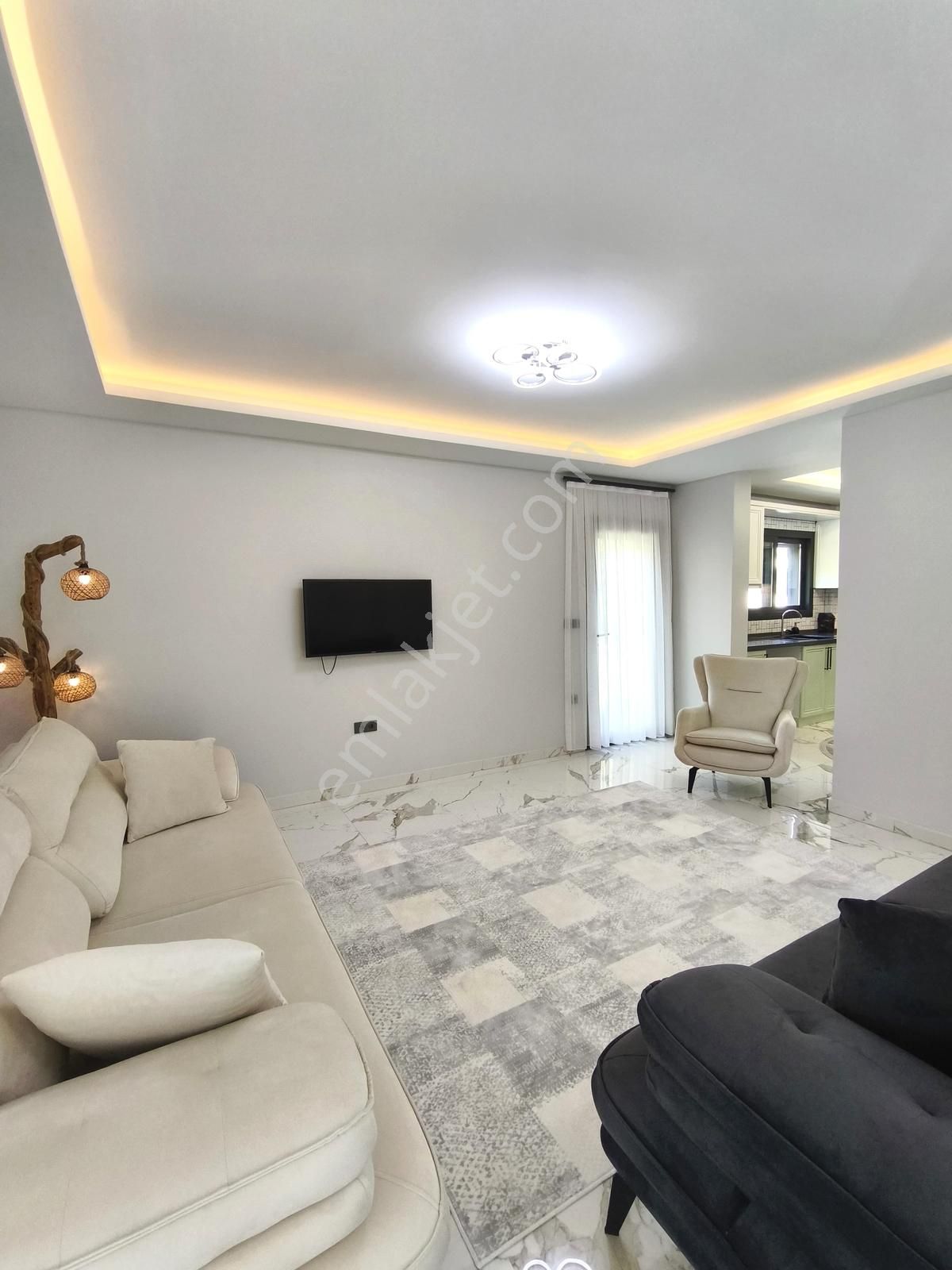 Mordoğan Merkez'de Emsalsiz Lokasyonda Tam Müstakil Lüks Villa - Görsel 12