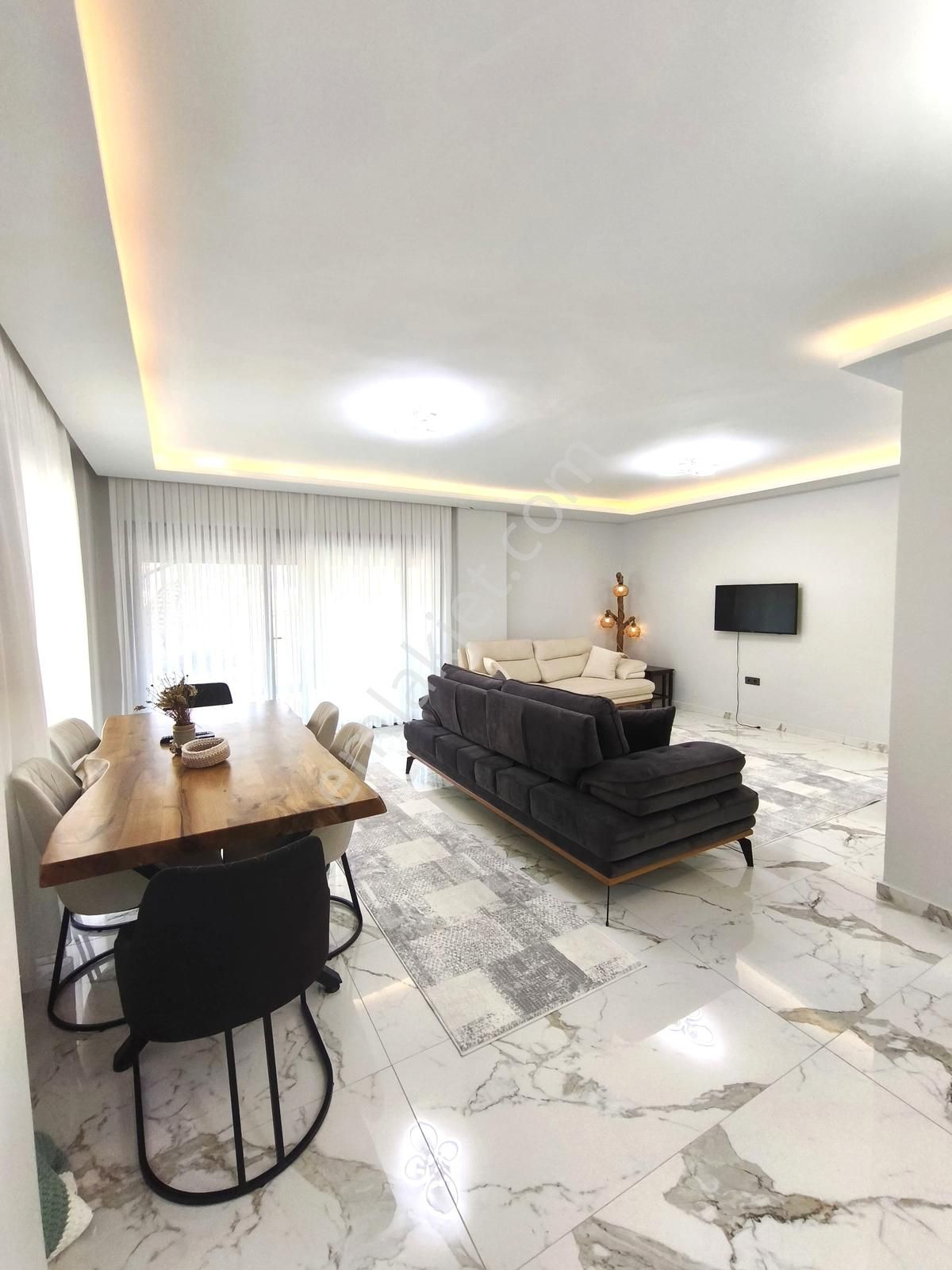 Mordoğan Merkez'de Emsalsiz Lokasyonda Tam Müstakil Lüks Villa - Görsel 18