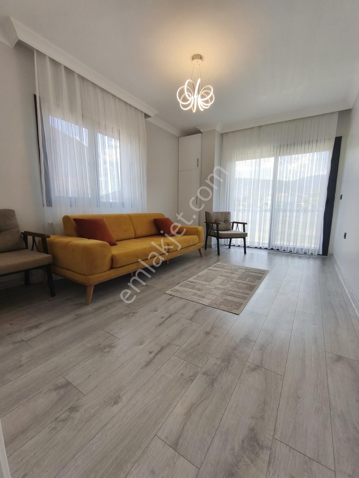 Mordoğan Merkez'de Emsalsiz Lokasyonda Tam Müstakil Lüks Villa - Görsel 11