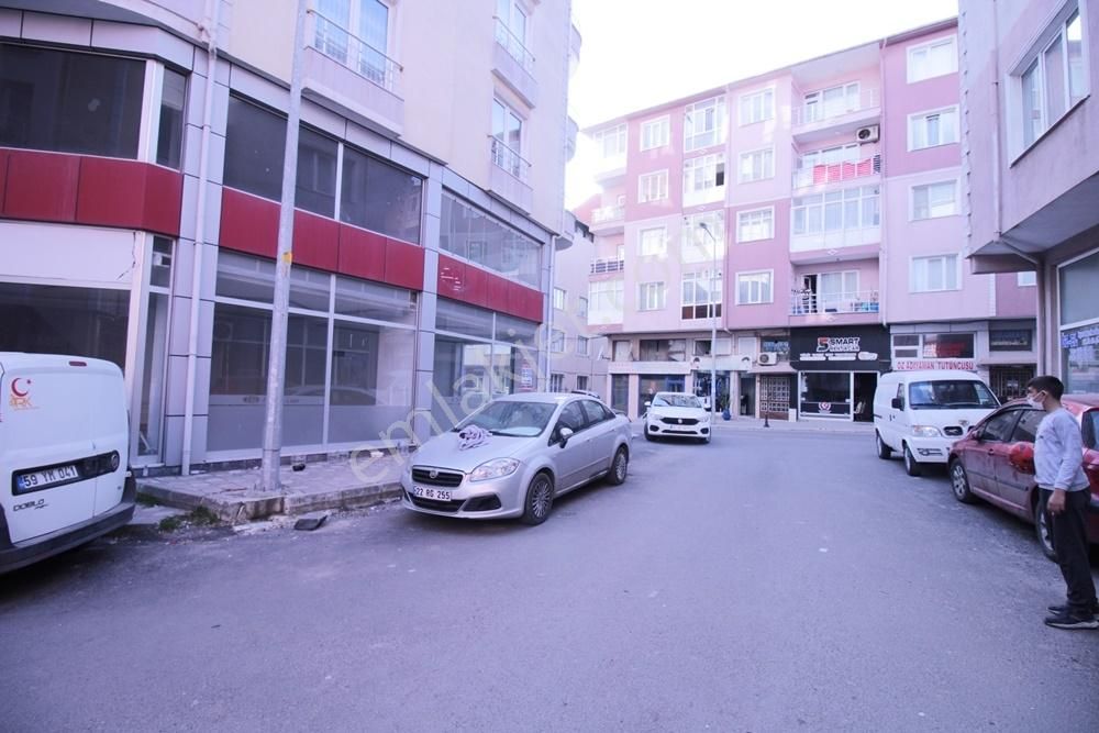 Şehir Merkezine Yakın Konumda Köşebaşı 300 M² Kiralık Dükkan - Görsel 2