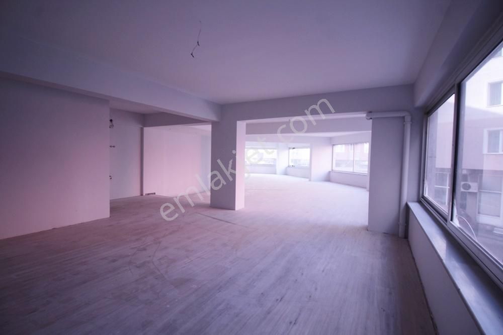 Şehir Merkezine Yakın Konumda Köşebaşı 300 M² Kiralık Dükkan - Görsel 3