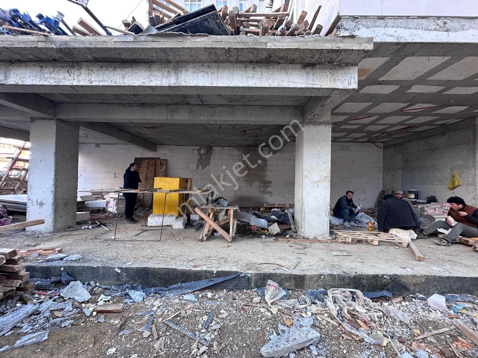 Atatürk Caddesi Üzerin De Sıfır 165m2 Alana Sahip Dükkan - Görsel 8