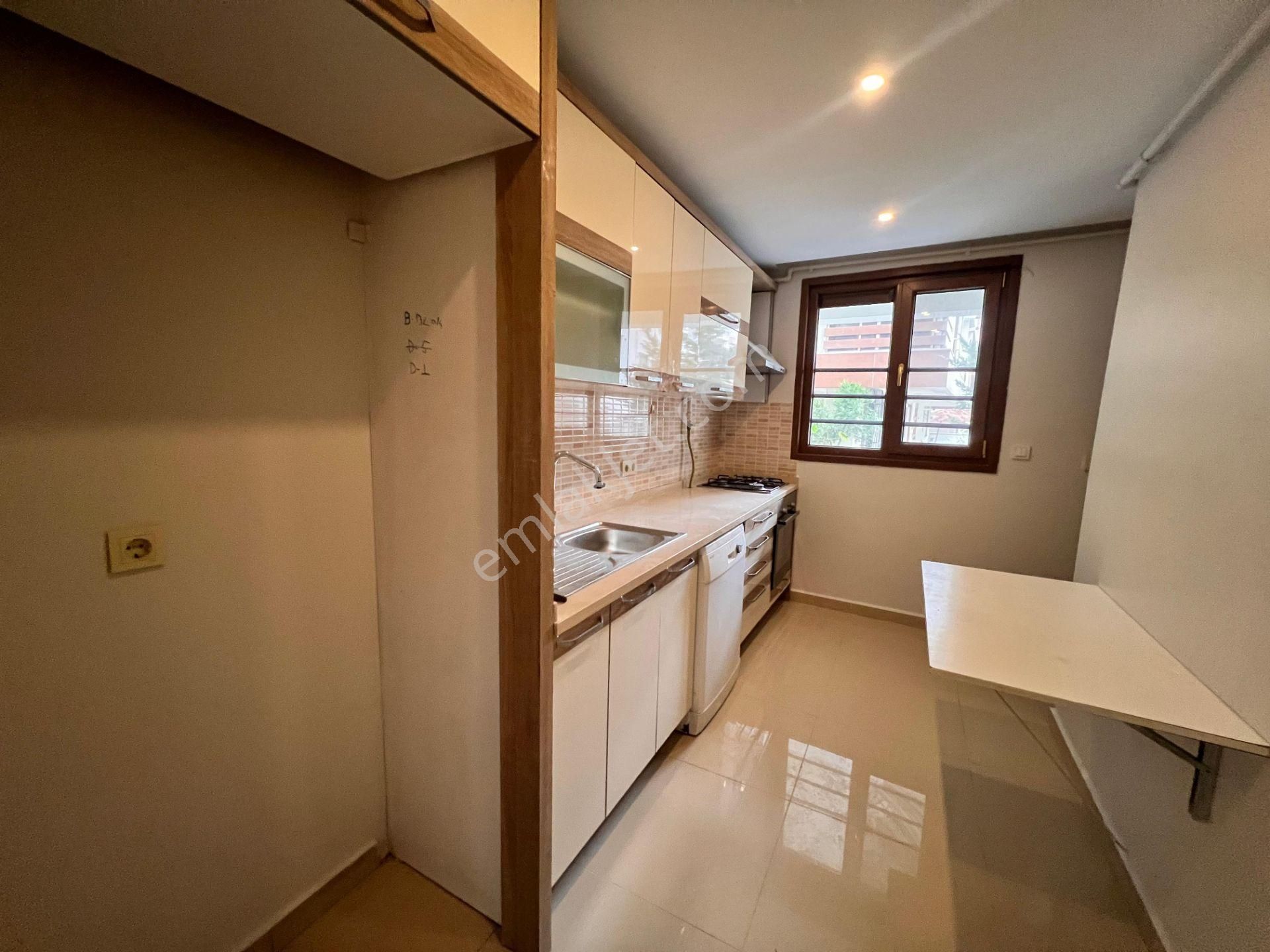 Altıntepe De Genç Binada Teras Kullanımlı Harika 3+1