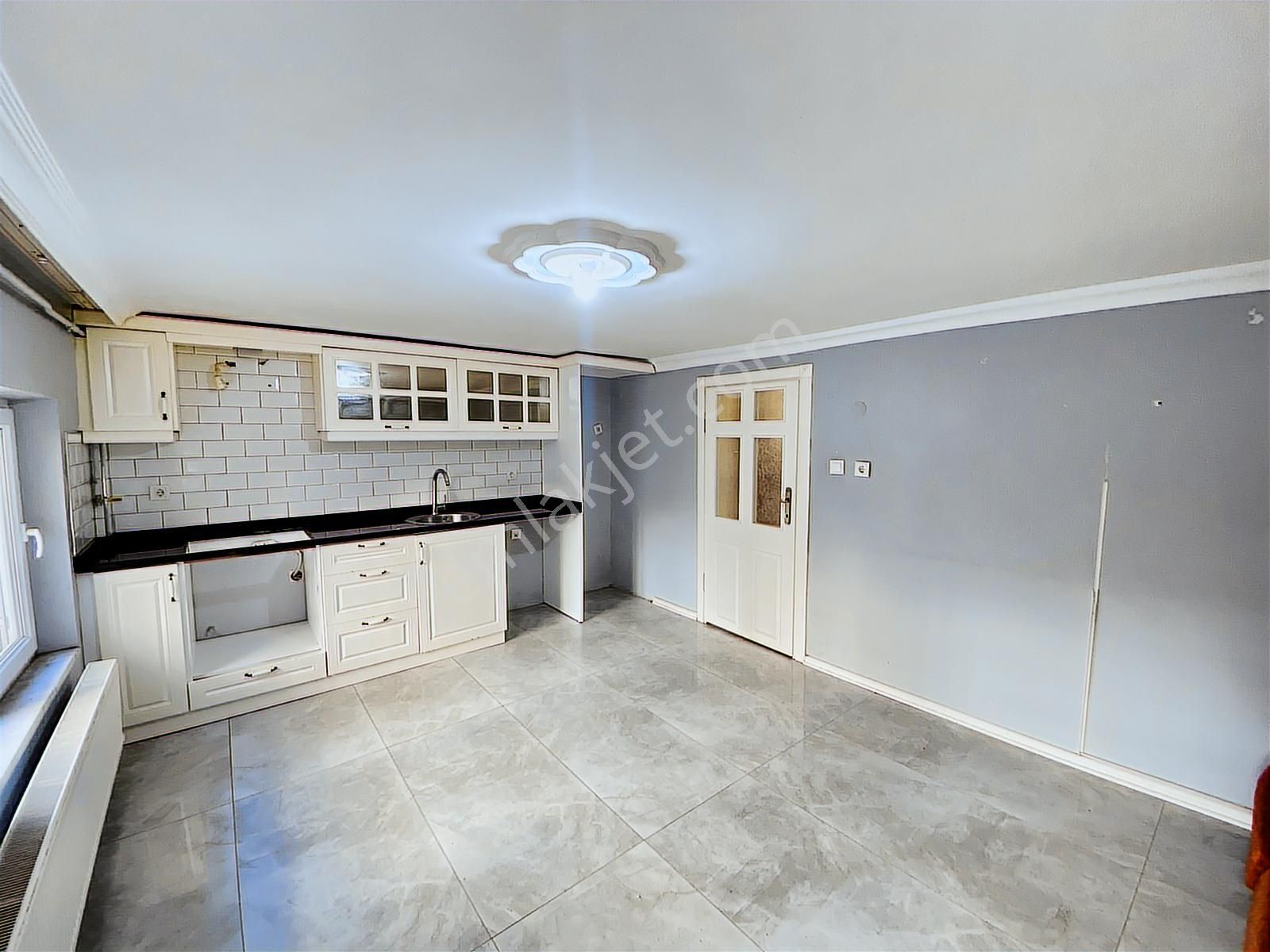 Verandalı,teraslı,şömineli,hobi Bahçeli 4+2 Kiralık Müstakil Ev - Görsel 12