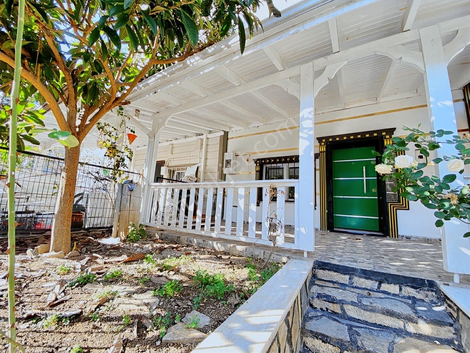 Verandalı,teraslı,şömineli,hobi Bahçeli 4+2 Kiralık Müstakil Ev