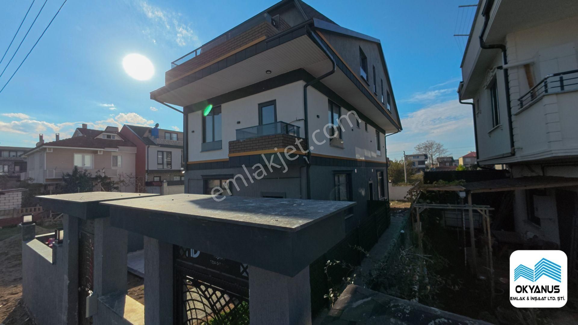 Sakarya Kocaali De Şık Mutfak Dolaplarıyla, Geniş Bahçeli 3+1 Özel Villa