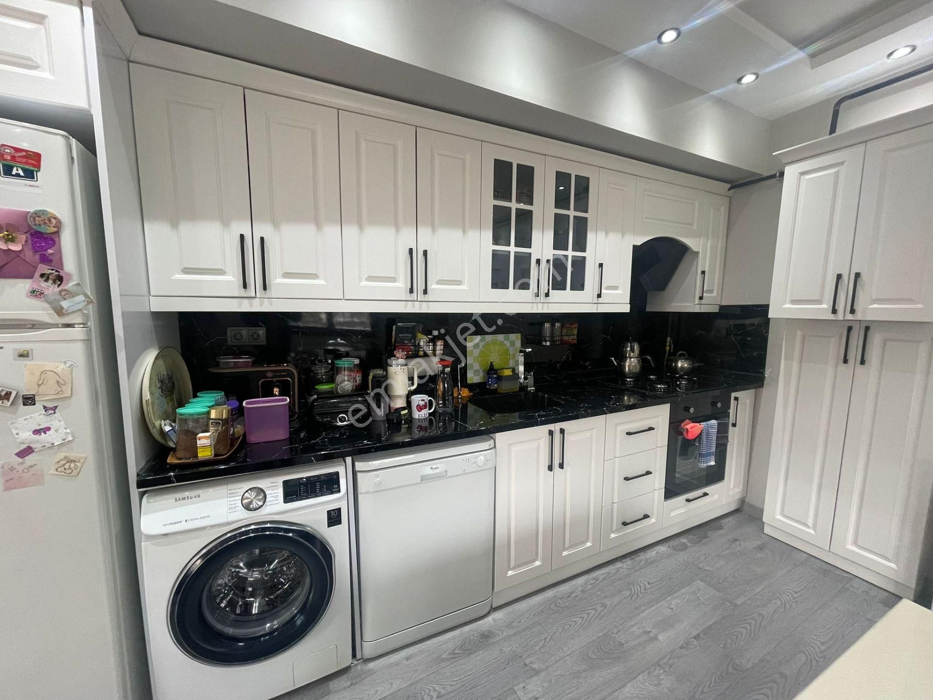 Karınca'dan Eski Mezitli'de Teraslı Geniş Oturumlu 4+1 Satılık - Görsel 3