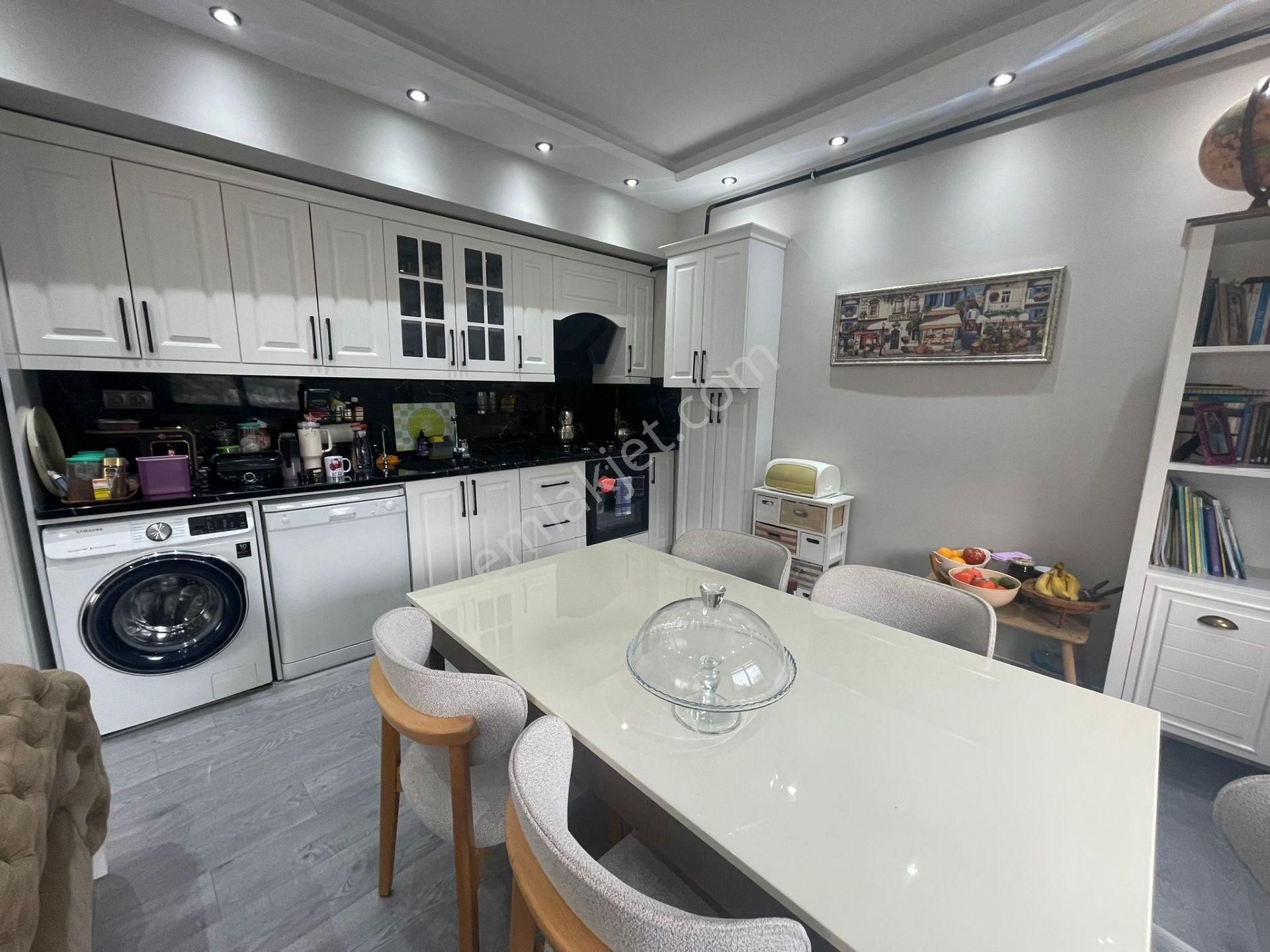 Karınca'dan Eski Mezitli'de Teraslı Geniş Oturumlu 4+1 Satılık - Görsel 2