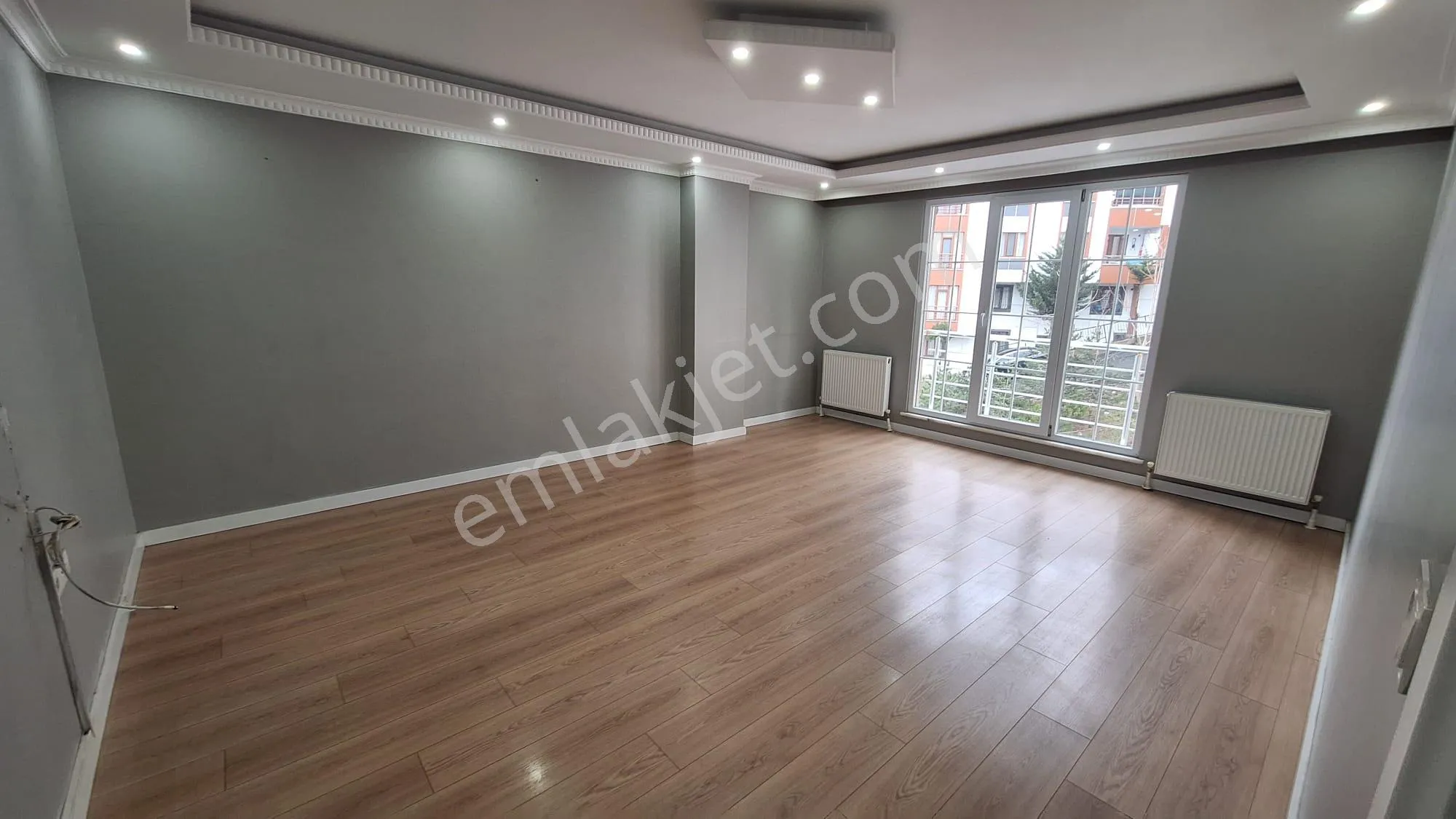 Eyüpsultan Çırçır Mah Kiralık Daire 3+1 Cadde Üzeri Otoparklı