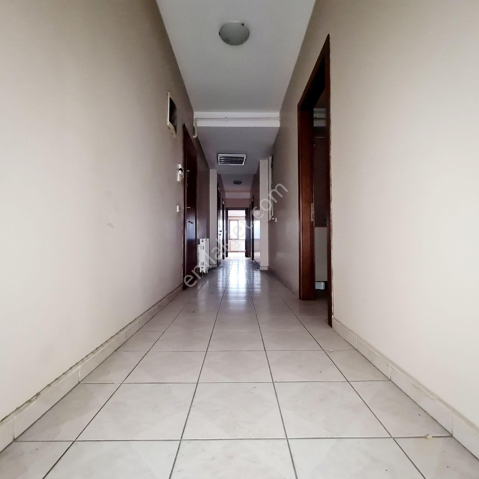 Ümraniye Alemdağ Caddesi Trafiğe Kapalı Kısımda 3+1 135m² Net - Görsel 2