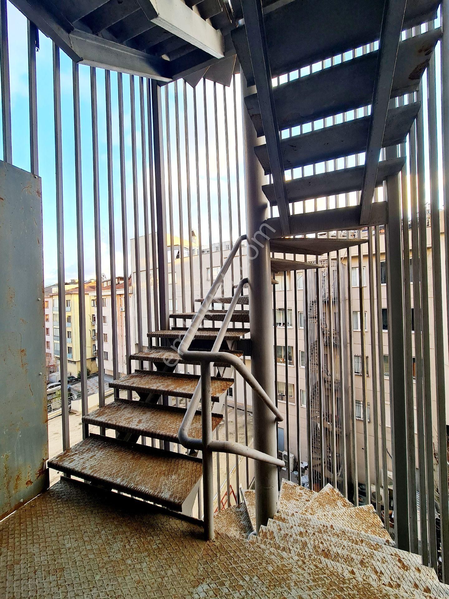 Ümraniye Alemdağ Caddesi Trafiğe Kapalı Kısımda 3+1 135m² Net - Görsel 9