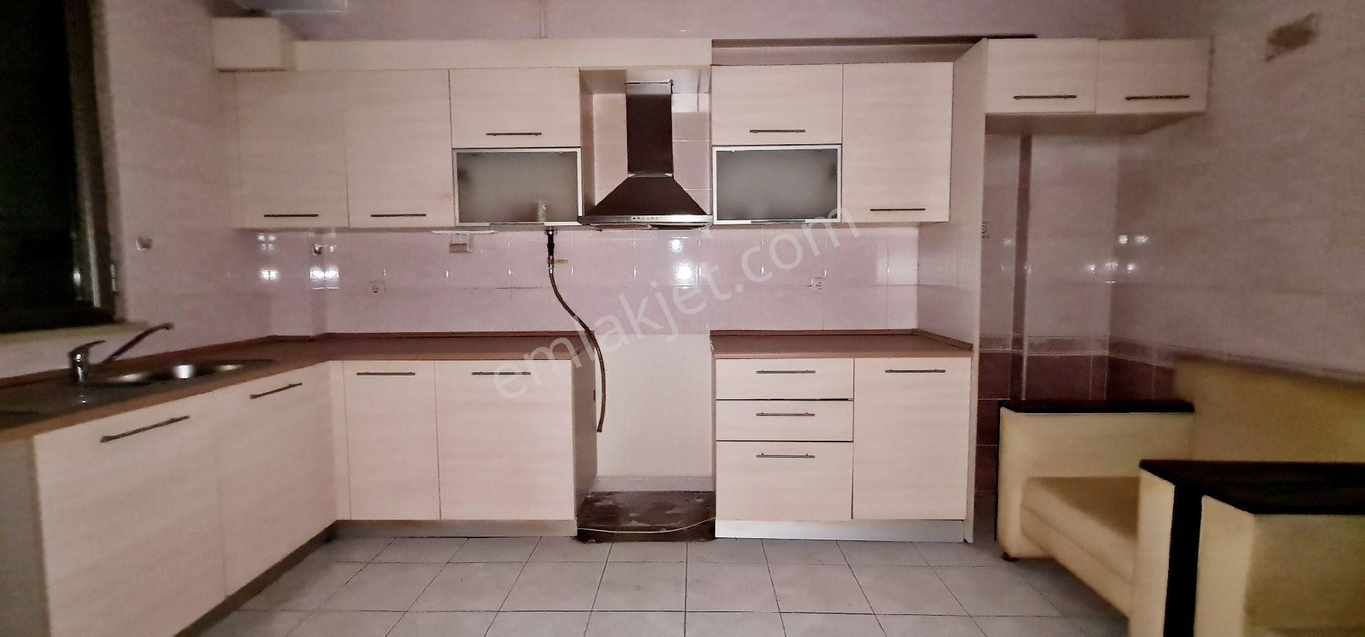 Ümraniye Alemdağ Caddesi Trafiğe Kapalı Kısımda 3+1 135m² Net - Görsel 3