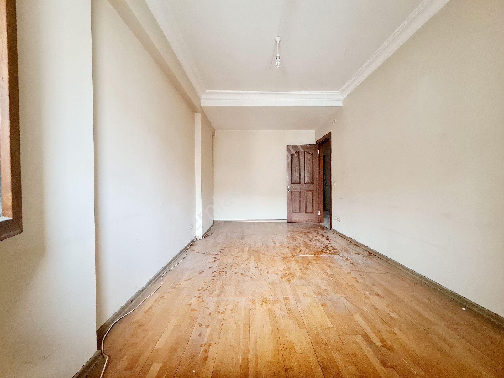 Ümraniye Alemdağ Caddesi Trafiğe Kapalı Kısımda 3+1 135m² Net - Görsel 6