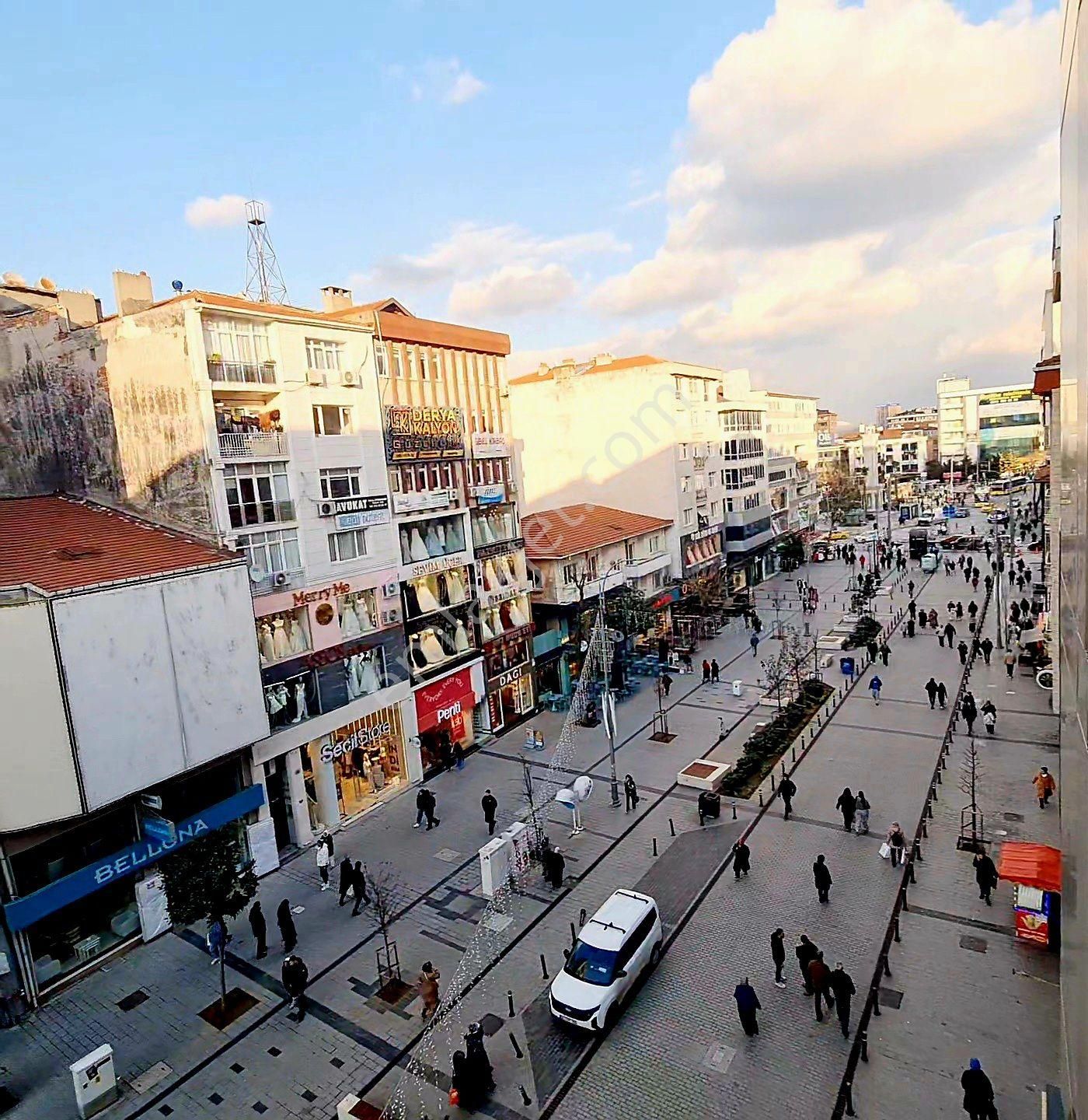 Ümraniye Alemdağ Caddesi Trafiğe Kapalı Kısımda 3+1 135m² Net - Görsel 11