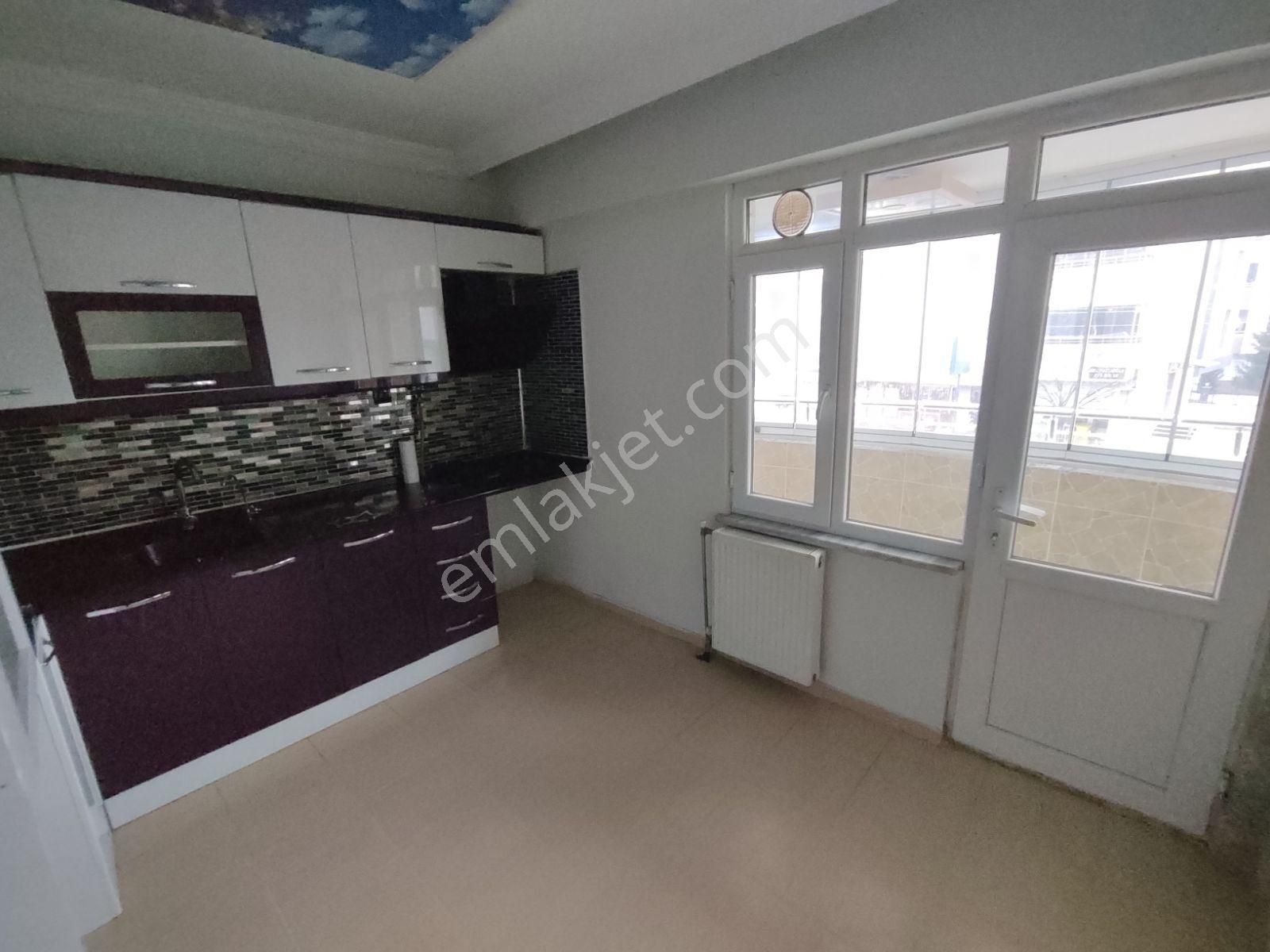 Rumeli'de Cumhuriyet Parkına Cephe 105m² İskanlı Ara Kat 2+1 - Görsel 6
