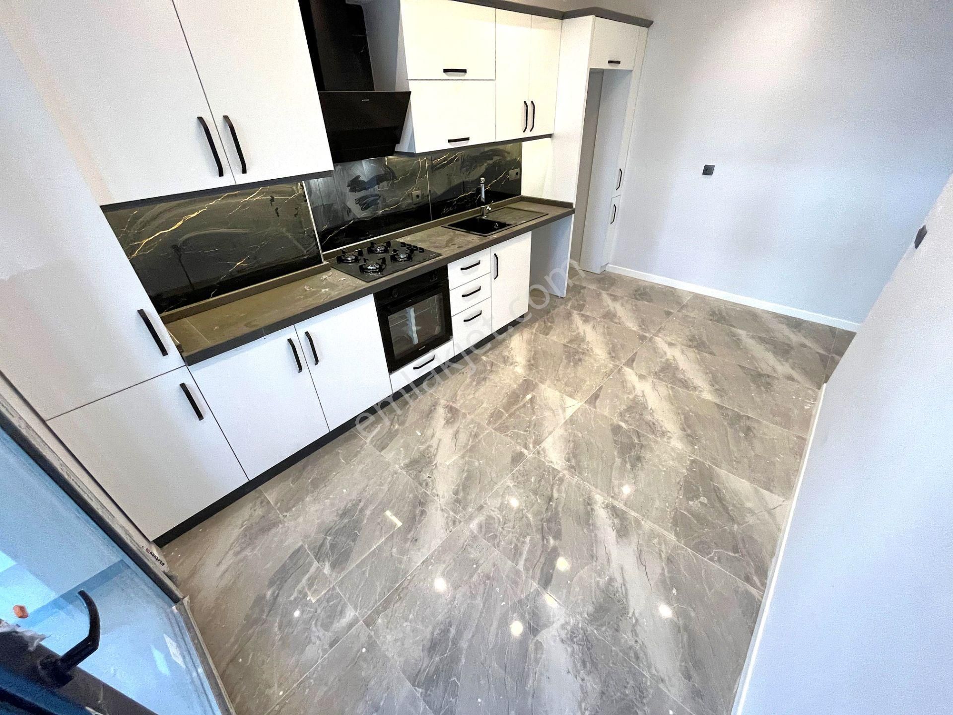 Akçay'da Aygül'den Merkezi Lokasyonda Sıfır Ara Kat Ön Cephe Ayrı Mutfak Ebeveynli 2+1 Satılık Daire - Görsel 4