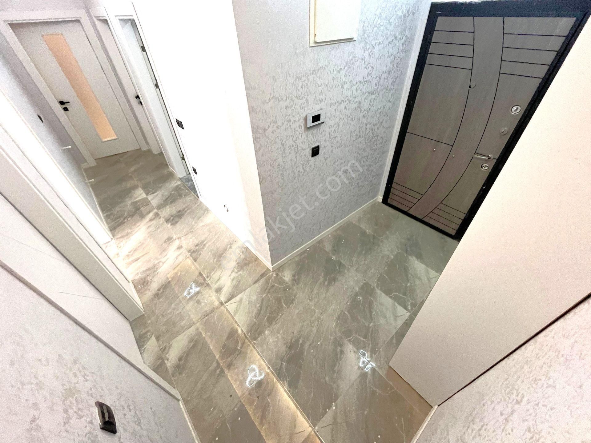 Akçay'da Aygül'den Merkezi Lokasyonda Sıfır Ara Kat Ön Cephe Ayrı Mutfak Ebeveynli 2+1 Satılık Daire - Görsel 7