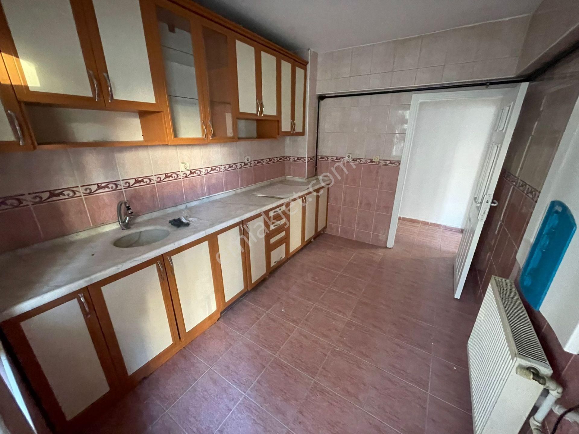 Akşemsettin Mahallesinde 3+1 Katta Satılık Daire - Görsel 3