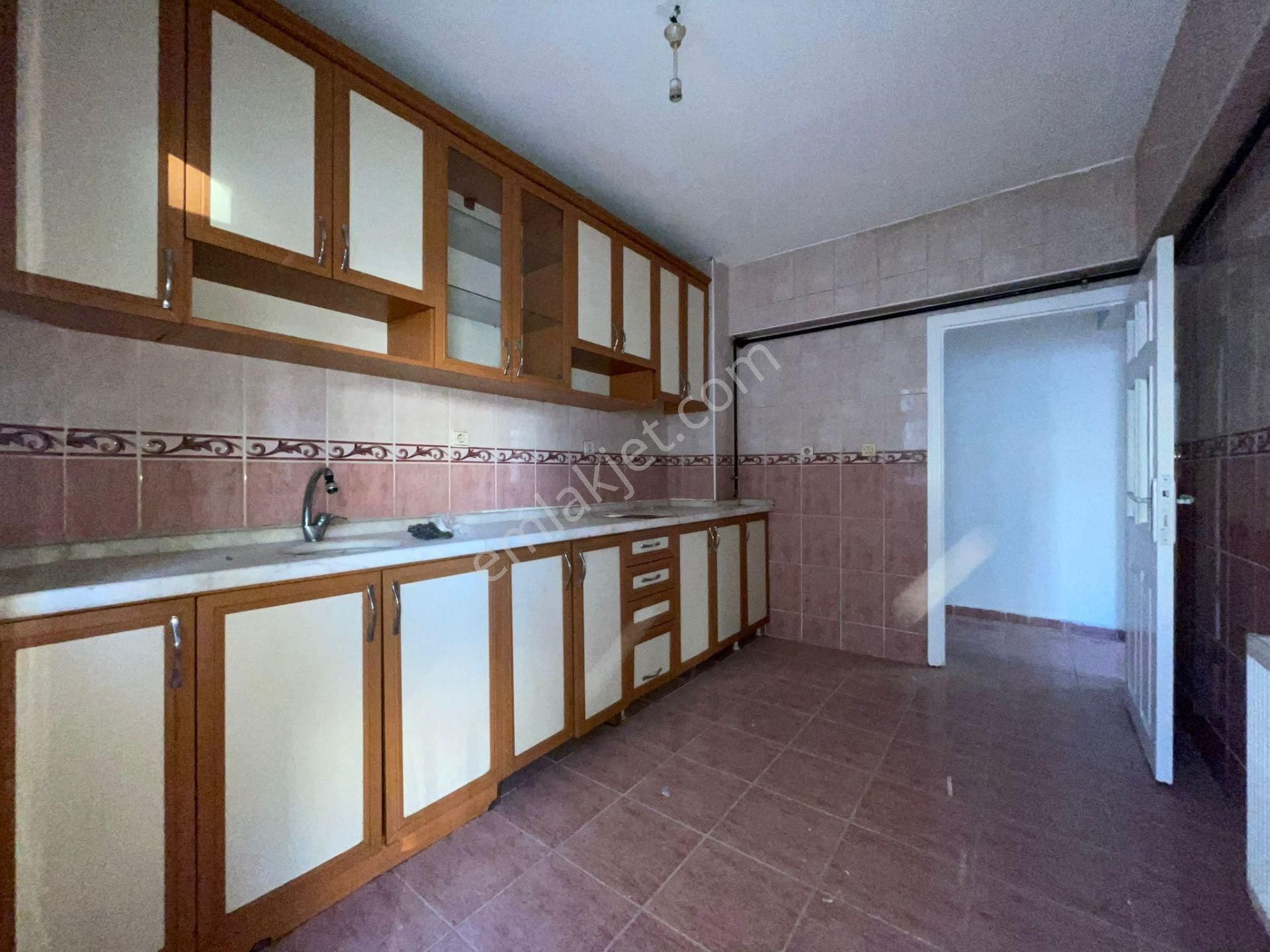 Akşemsettin Mahallesinde 3+1 Katta Satılık Daire - Görsel 2