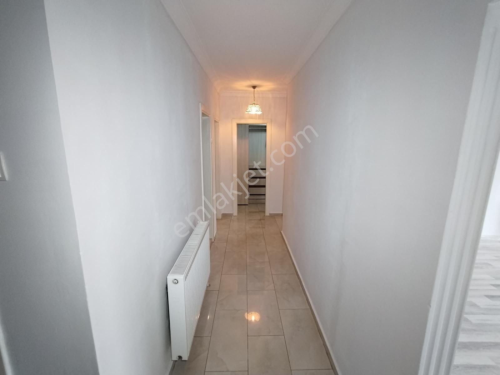 Girne Bulvarı Üzerinde Park Manzaralı Bakımlı 3+1 Kiralık Daire - Görsel 3