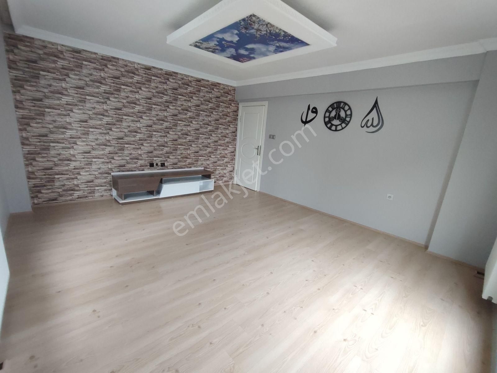 Rumeli'de Cumhuriyet Parkı Yanında 105m² Ara Kat 2+1