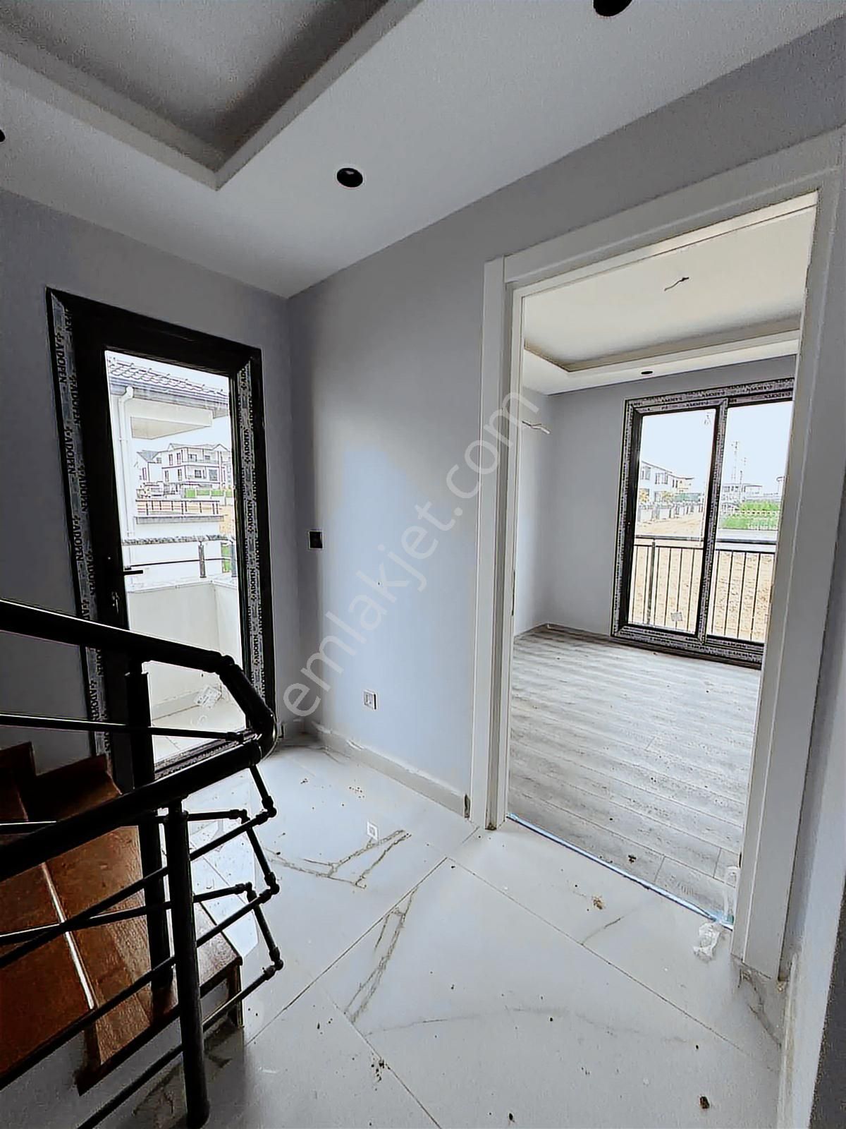 Kule Park Farkıyla Çınarlı'da İkiz 6+1 Tribleks Site İçi Villa - Görsel 34