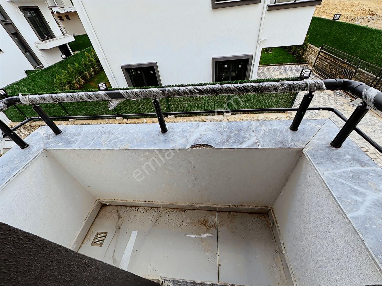 Kule Park Farkıyla Çınarlı'da İkiz 6+1 Tribleks Site İçi Villa - Görsel 8