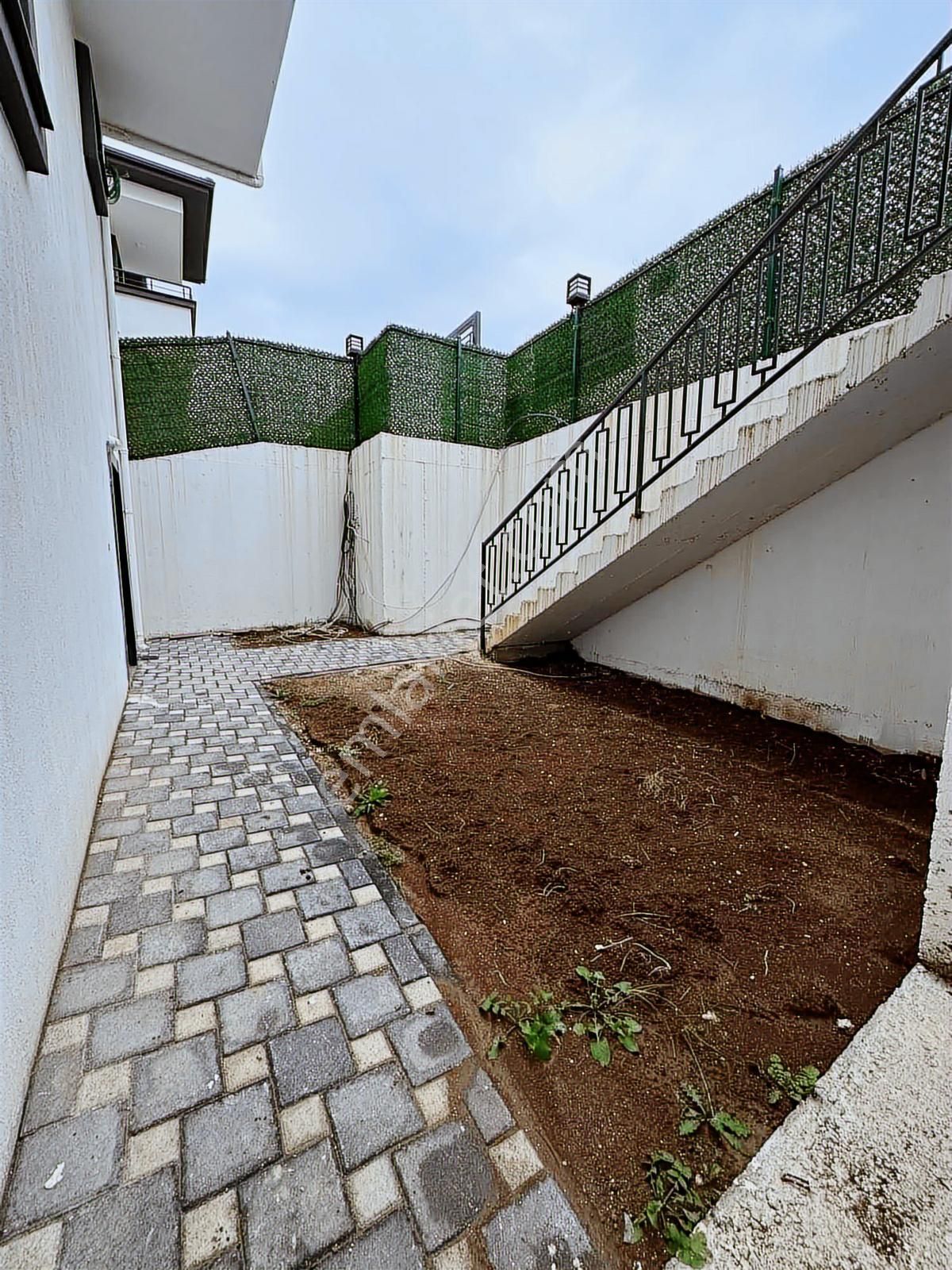 Kule Park Farkıyla Çınarlı'da İkiz 6+1 Tribleks Site İçi Villa - Görsel 17