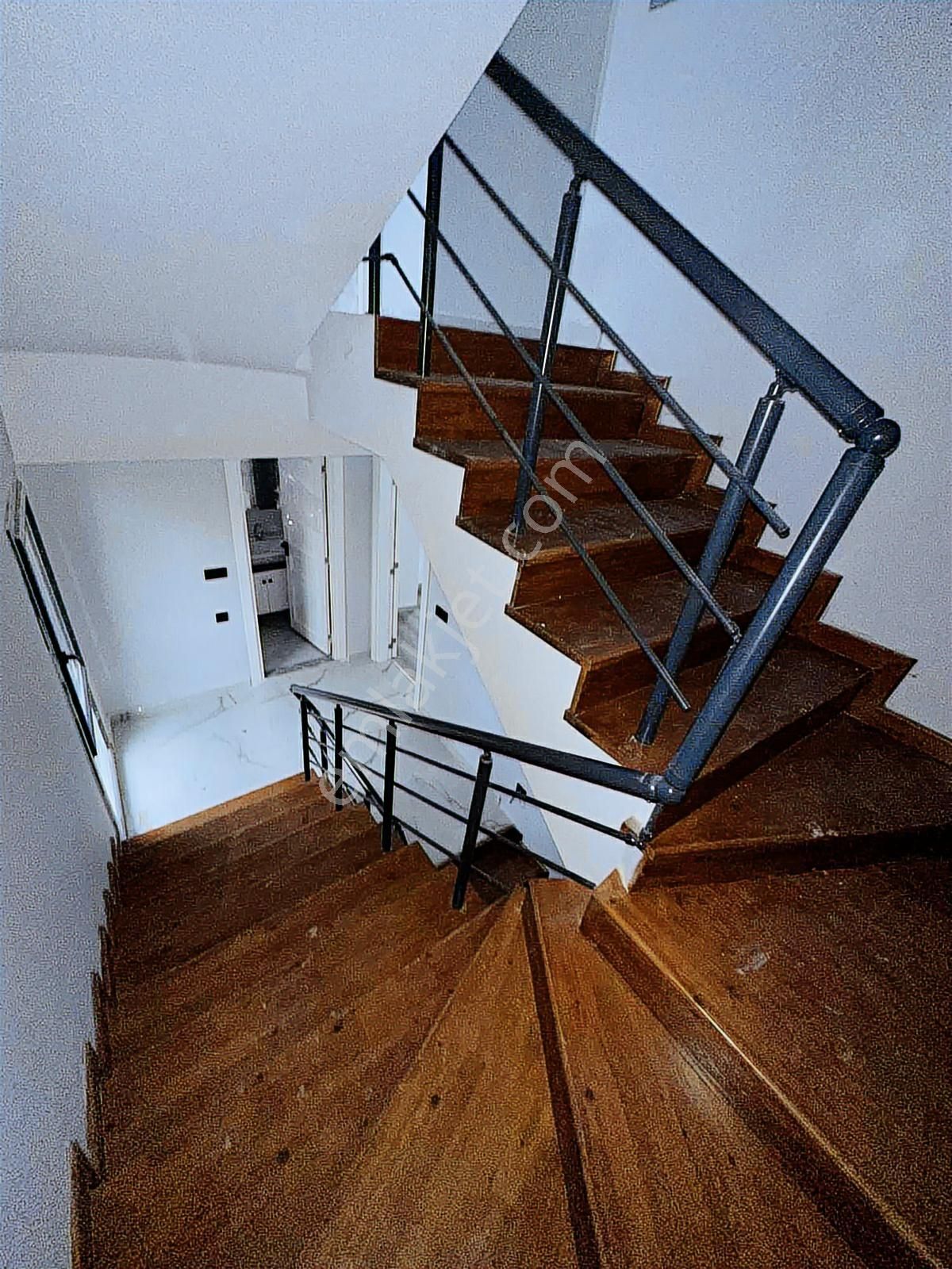 Kule Park Farkıyla Çınarlı'da İkiz 6+1 Tribleks Site İçi Villa - Görsel 18