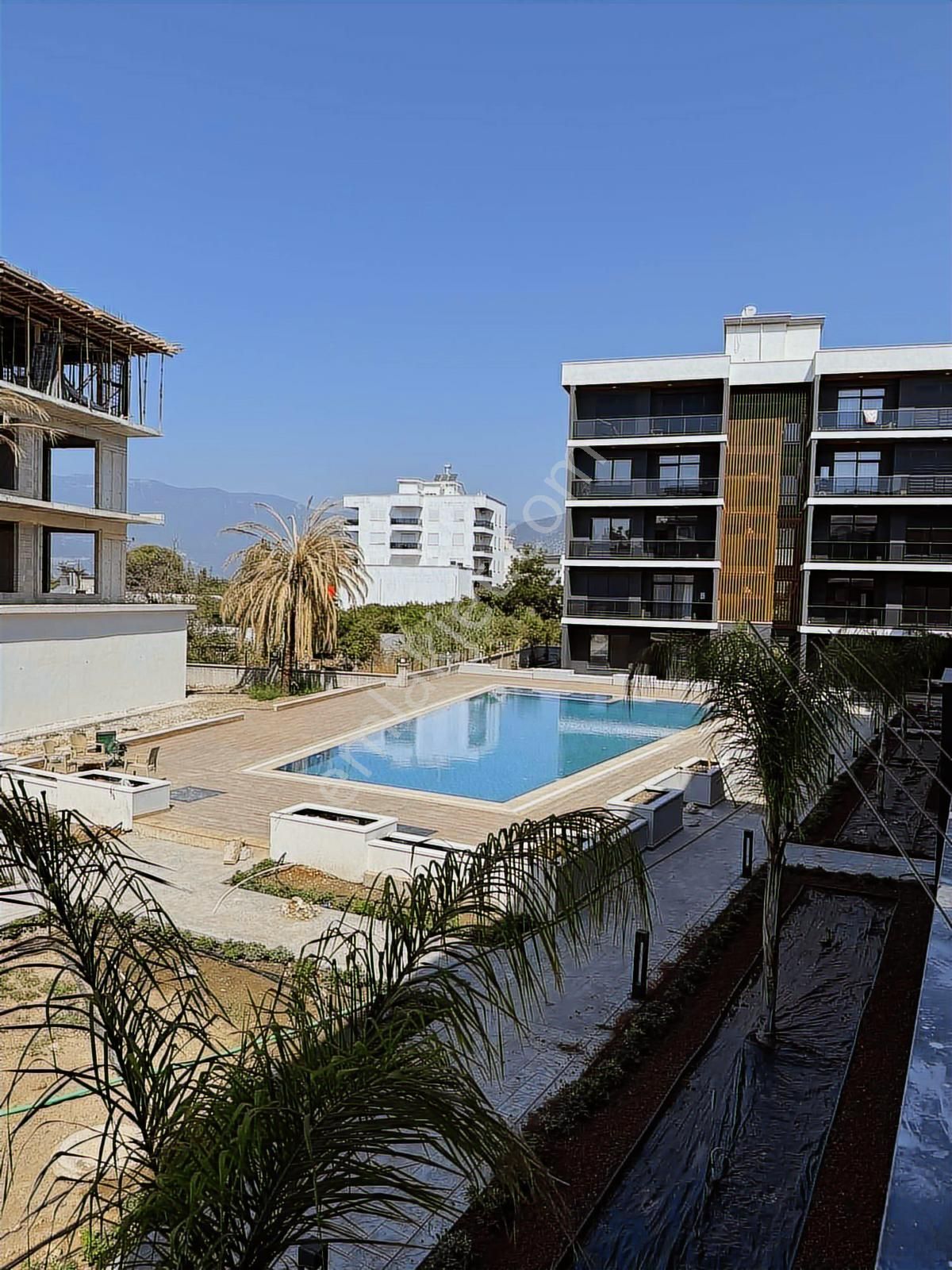 Denize Sıfır Konumda 4+1 Havuzlu Site İçi Lüks Daire - Görsel 18