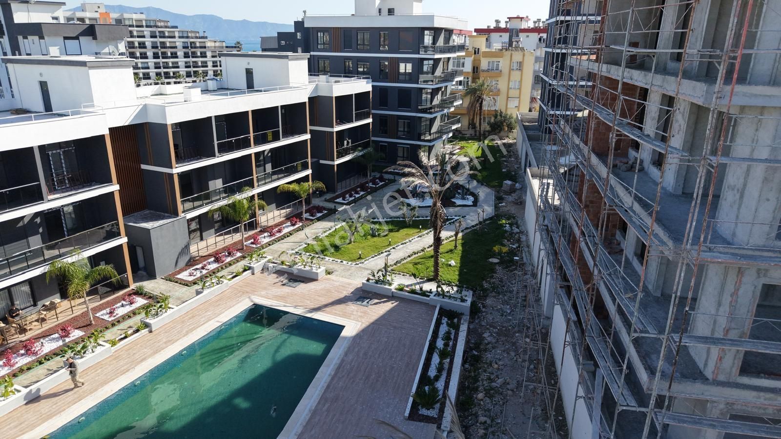 Denize Sıfır Konumda 4+1 Havuzlu Site İçi Lüks Daire - Görsel 3