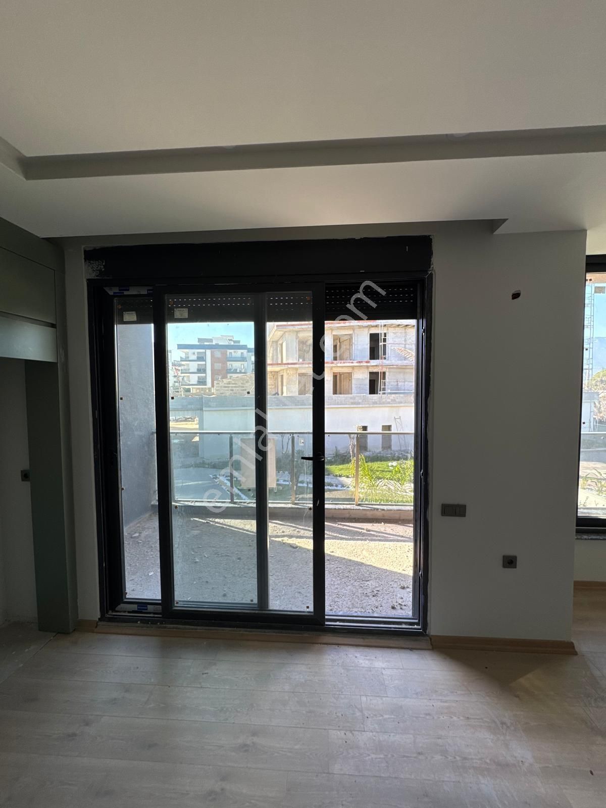 Denize Sıfır Konumda 4+1 Havuzlu Site İçi Lüks Daire - Görsel 14