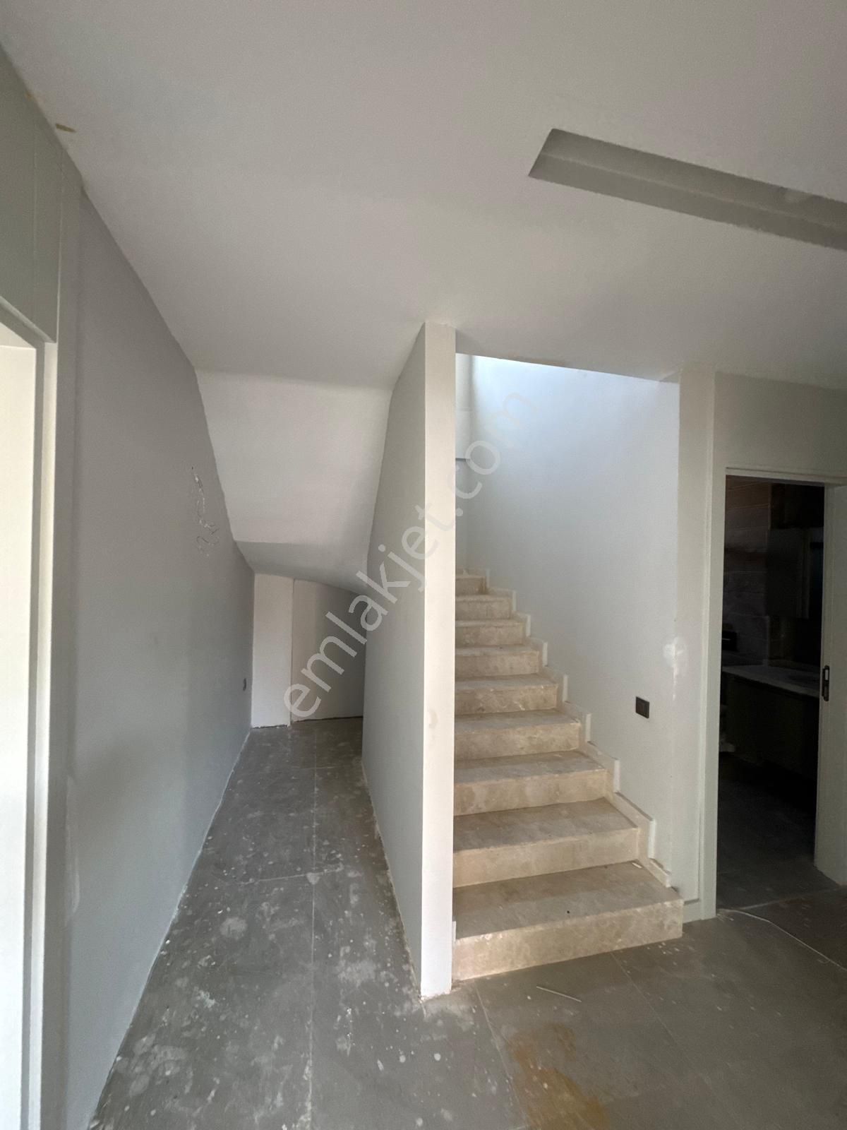 Denize Sıfır Konumda 4+1 Havuzlu Site İçi Lüks Daire - Görsel 27