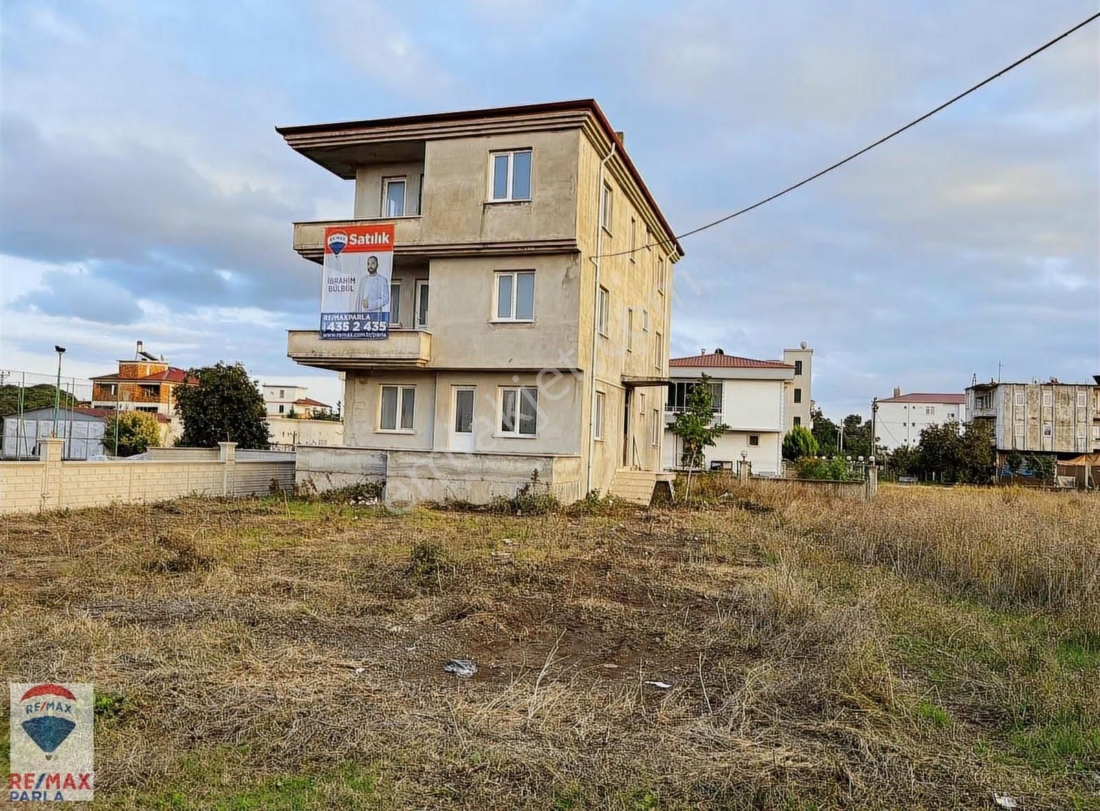 İbrahim Bülbül'den Satılık Taflan Sahilde Arsa Ve Üç Katlı Bina