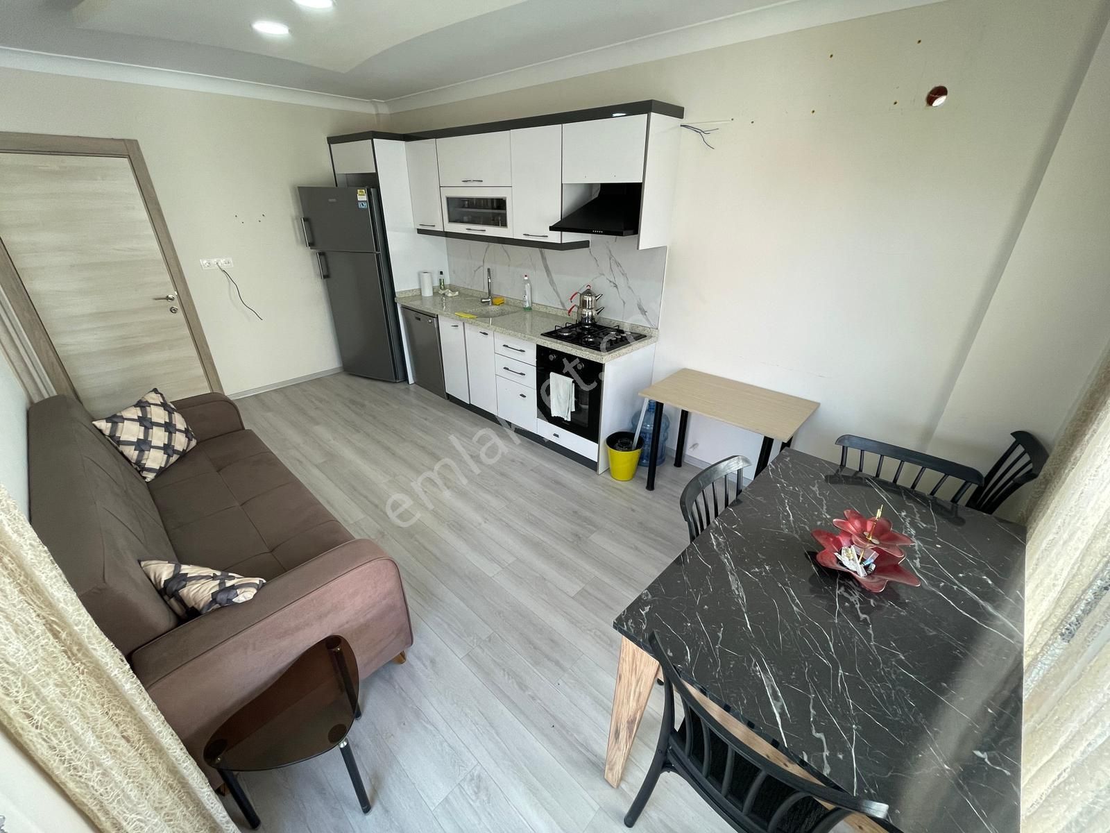 ▄▄jet Emlak'tan Akçay'da Genç Binada Geniş Kullanımlı Ferah 1+1 - Görsel 2