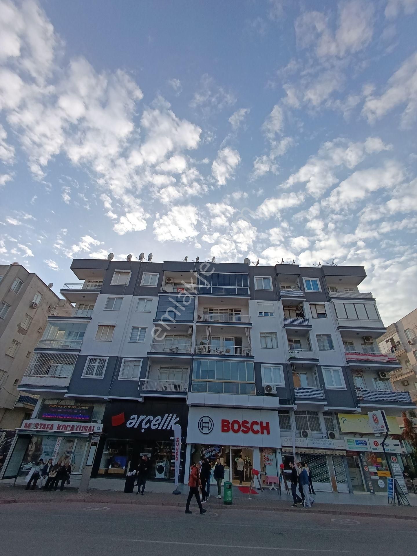 Doğu Garajında Şehrin Kalbinde Tadilatlı Geniş 3+1 Satılık Daire - Görsel 3