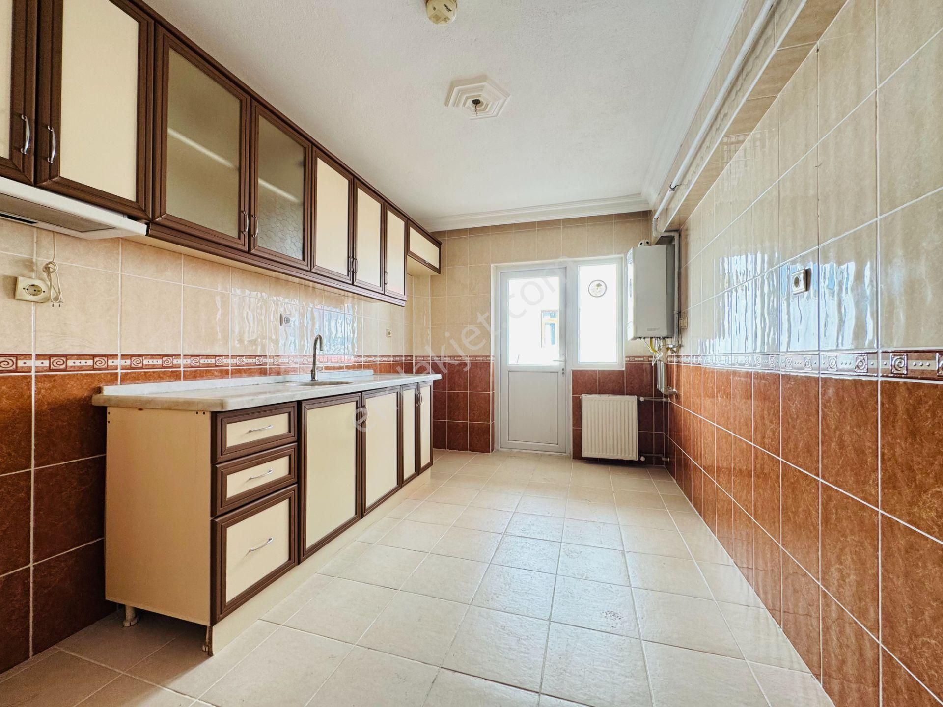 Nam-ak Emlak'tan Fatih Mah. Çarşamba Paz Yakını 3+1 Daire