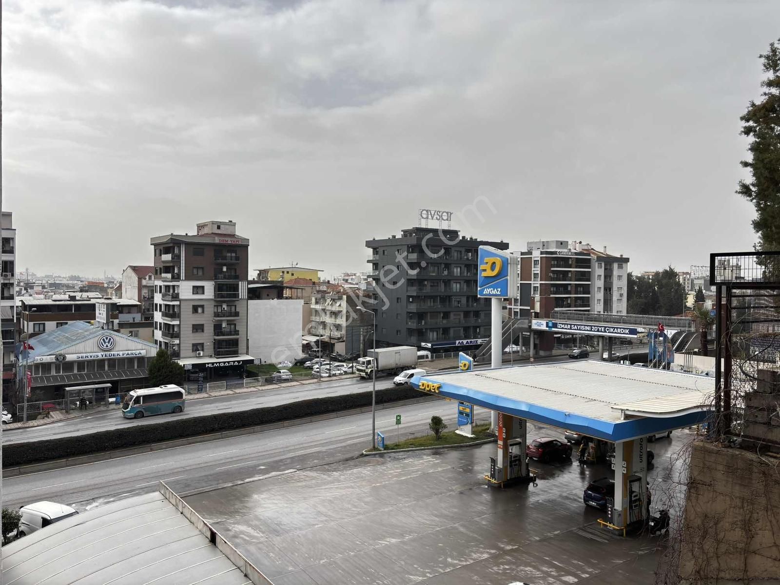 İzmir Çiğli Anadolu Caddesi Üzeri Satılık 3+1 Genç Daire Cb Ph