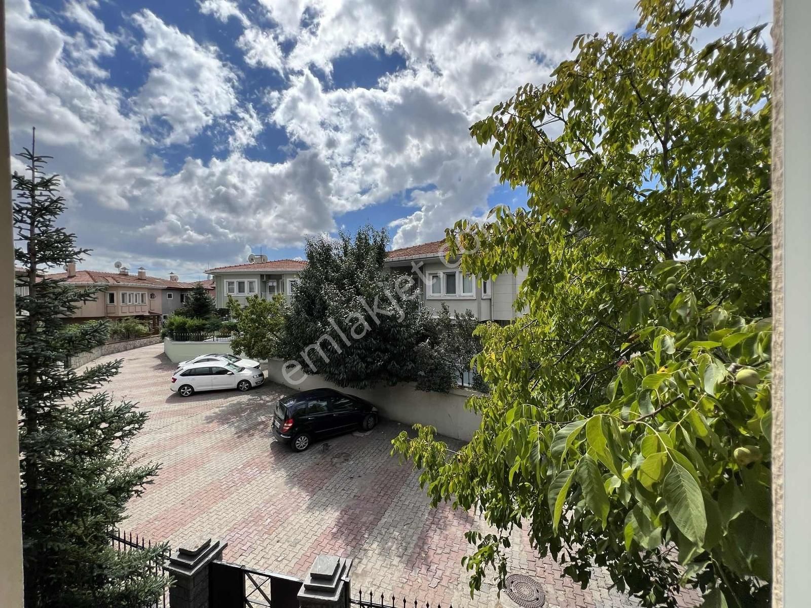 Çengelköy Ata-2 Sitesinde 320 M2 Masrafsız Köşe Konumlu Triplex - Görsel 24