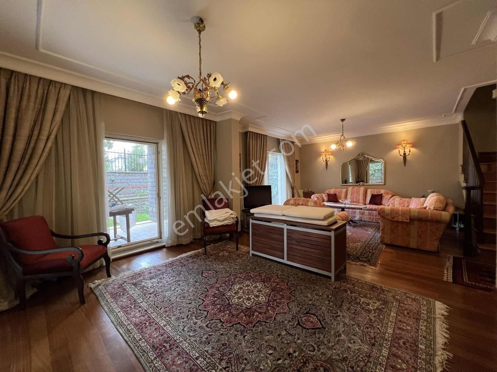 Çengelköy Ata-2 Sitesinde 320 M2 Masrafsız Köşe Konumlu Triplex - Görsel 19