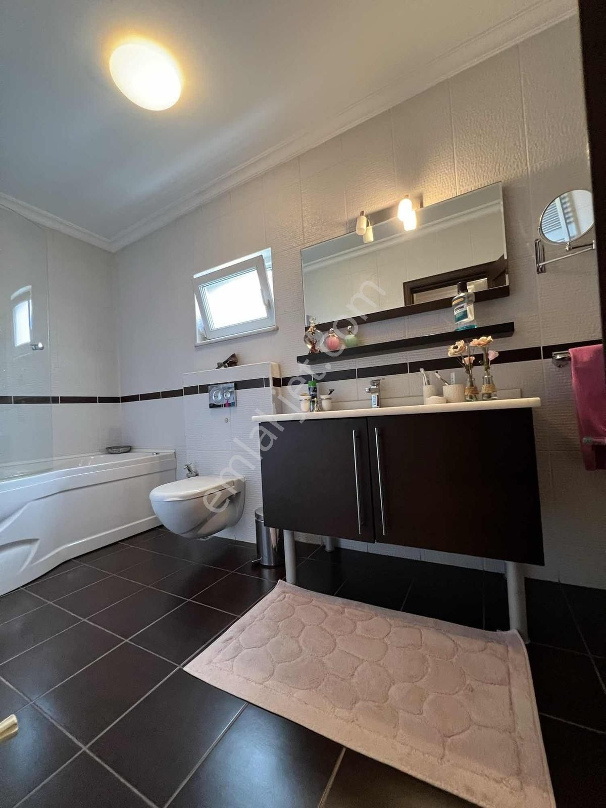 Çengelköy Ata-2 Sitesinde 320 M2 Masrafsız Köşe Konumlu Triplex - Görsel 10