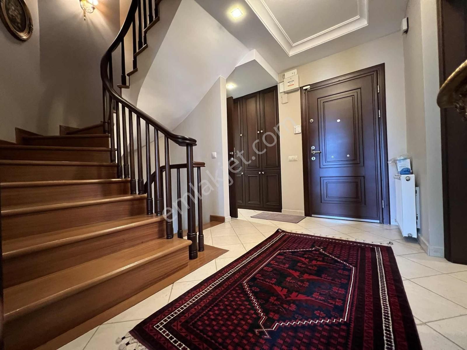 Çengelköy Ata-2 Sitesinde 320 M2 Masrafsız Köşe Konumlu Triplex - Görsel 32