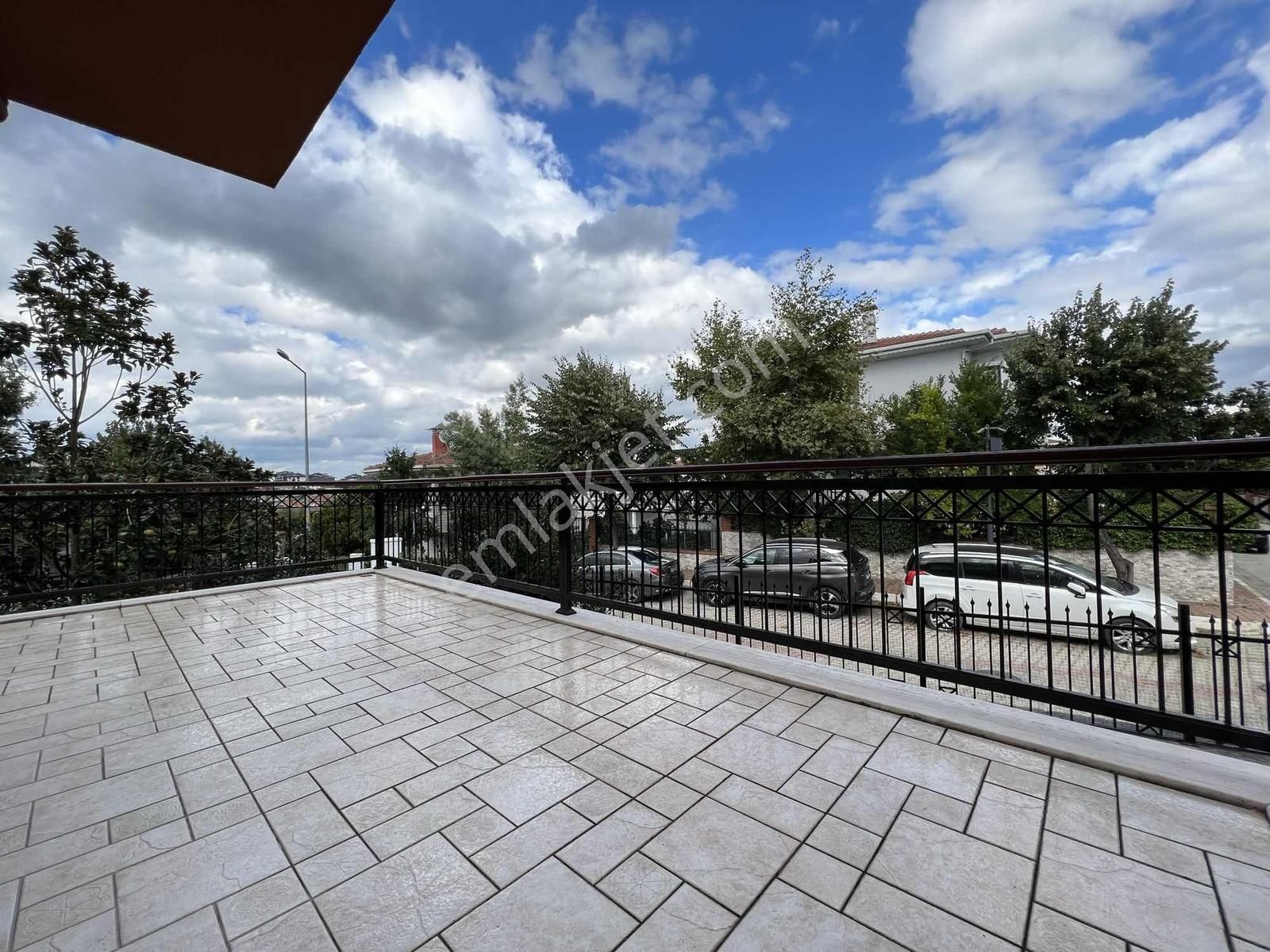 Çengelköy Ata-2 Sitesinde 320 M2 Masrafsız Köşe Konumlu Triplex - Görsel 18