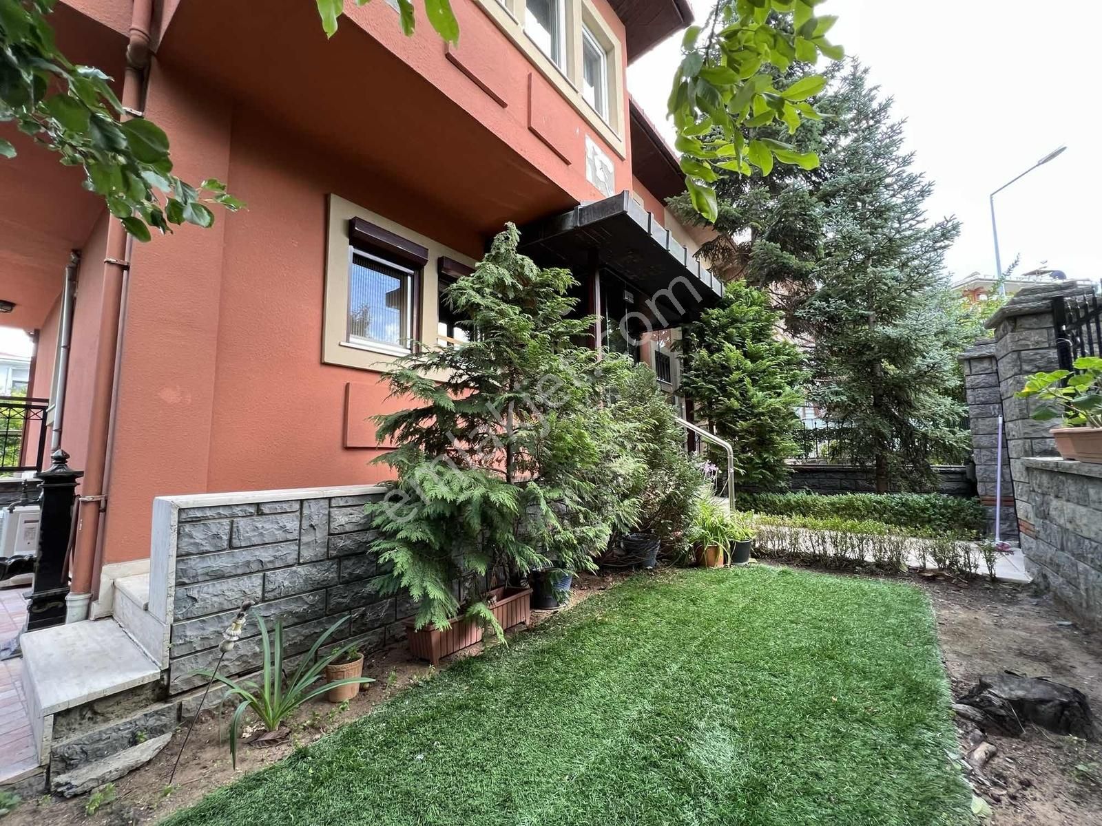 Çengelköy Ata-2 Sitesinde 320 M2 Masrafsız Köşe Konumlu Triplex - Görsel 17